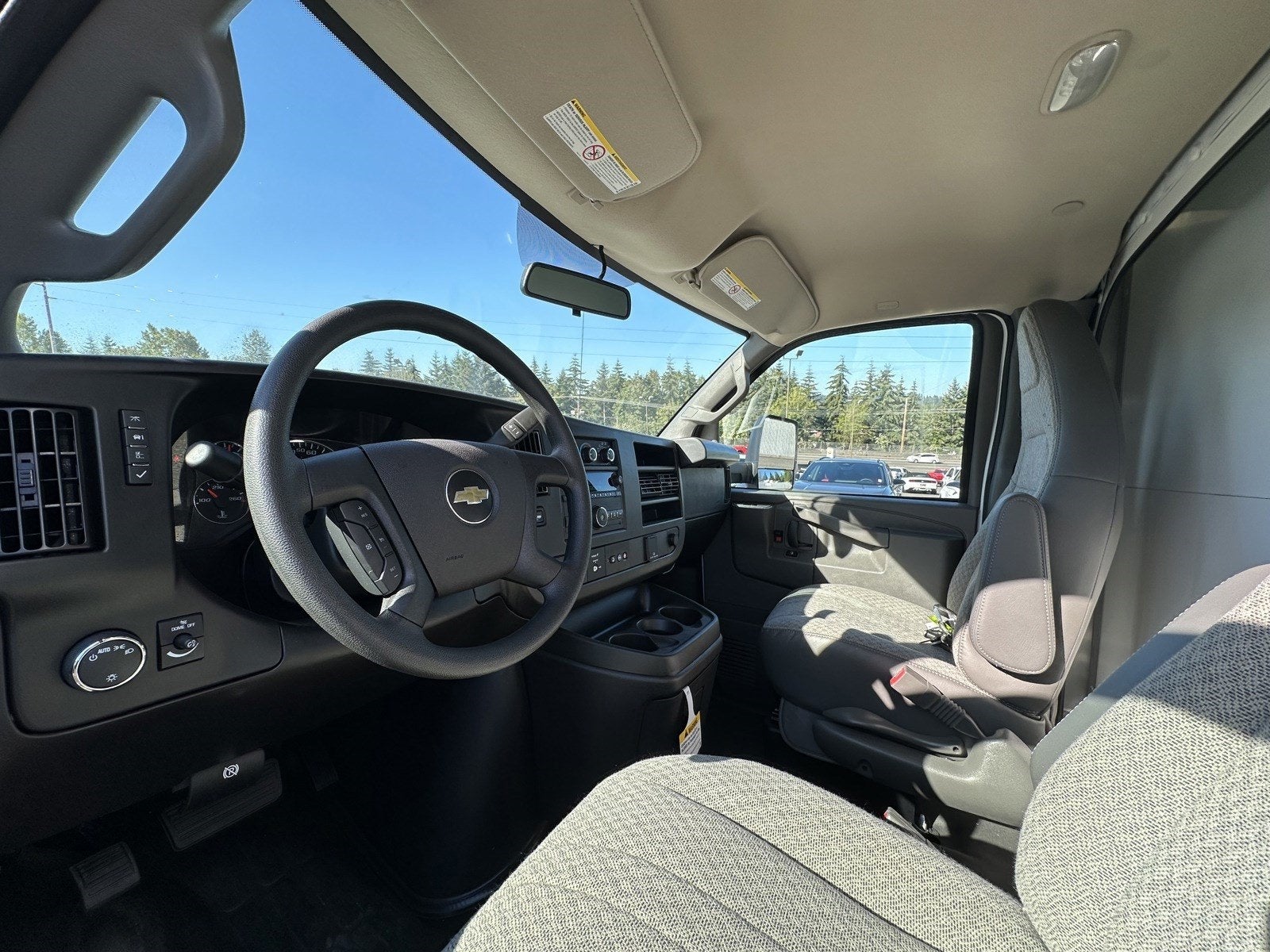 2024 Chevrolet Express Cutaway 3500 1WT