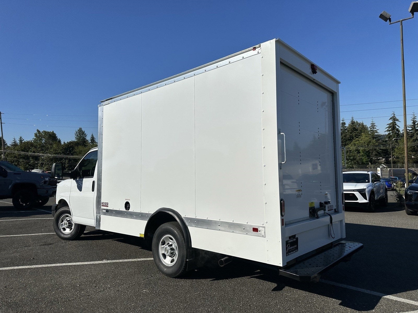 2024 Chevrolet Express Cutaway 3500 1WT