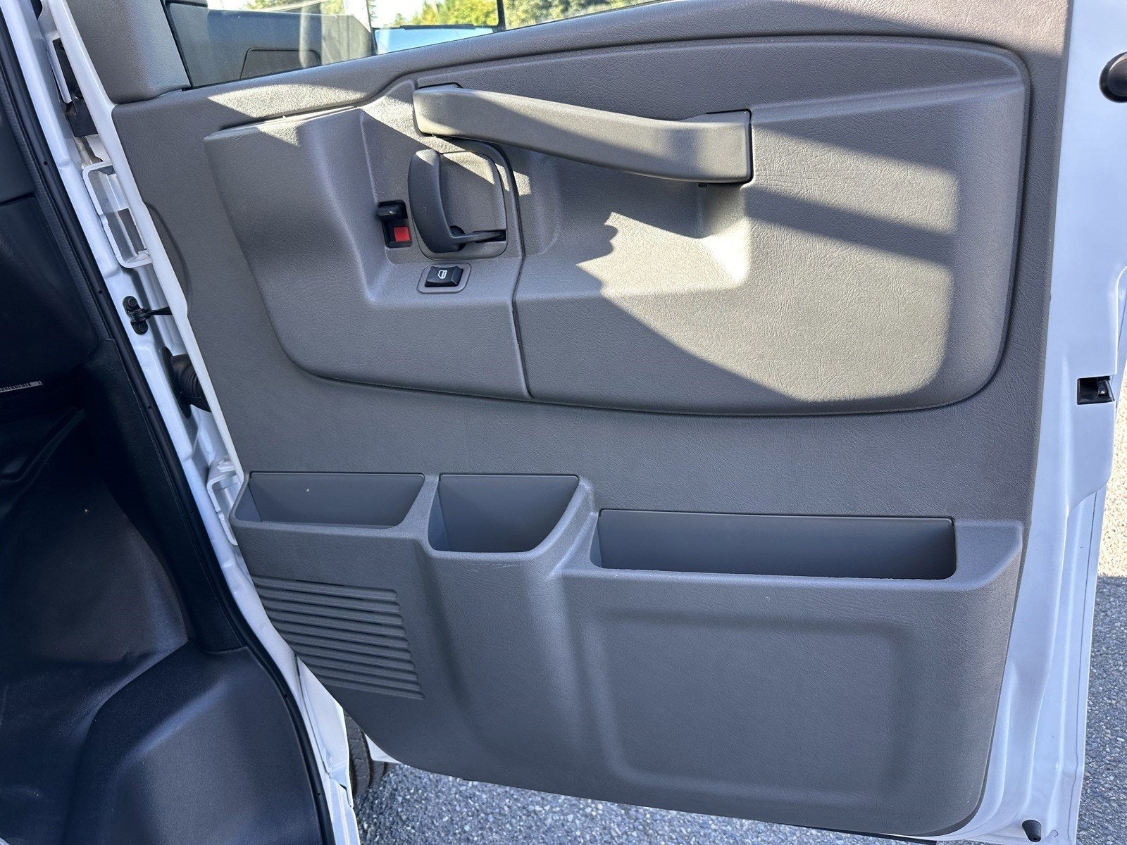 2024 Chevrolet Express Cutaway 3500 1WT