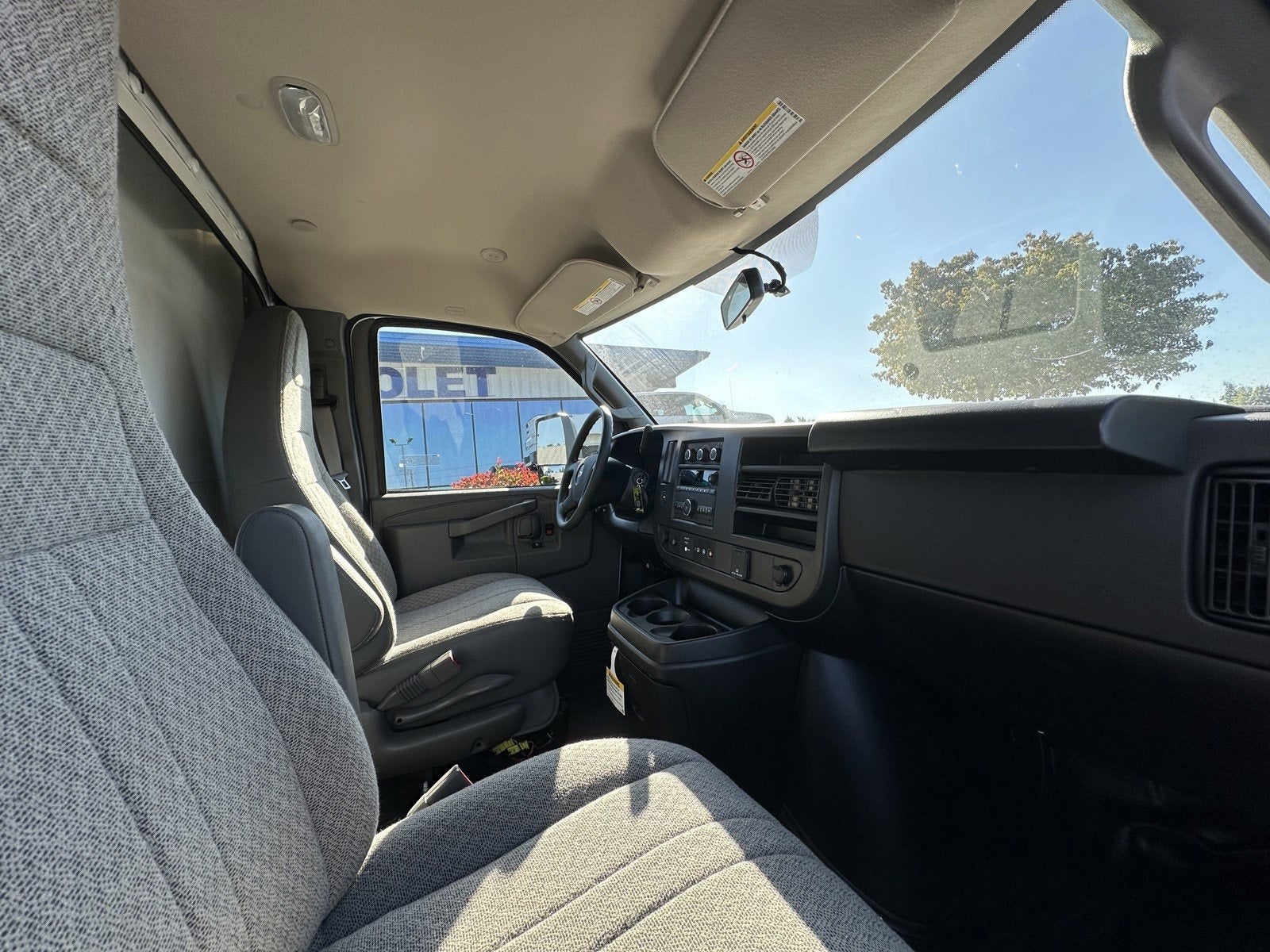 2024 Chevrolet Express Cutaway 3500 1WT