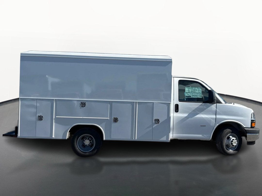 2026 Chevrolet Express Cutaway 3500 1WT