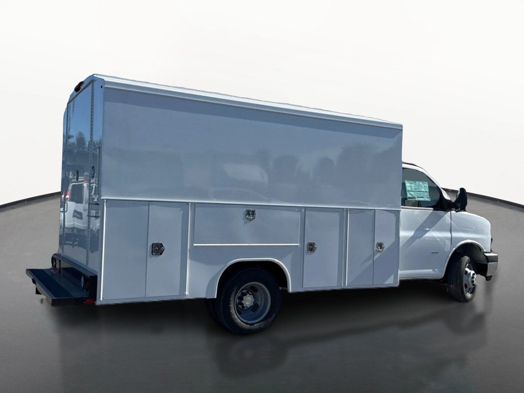 2026 Chevrolet Express Cutaway 3500 1WT