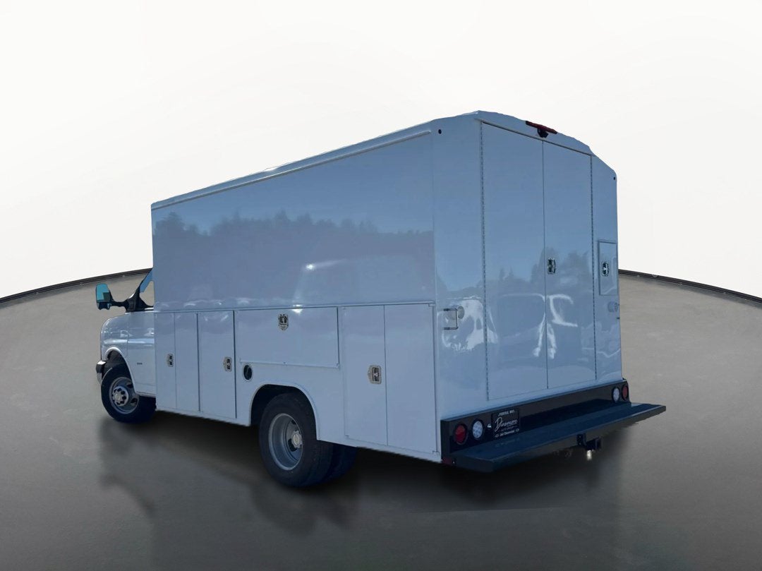 2026 Chevrolet Express Cutaway 3500 1WT