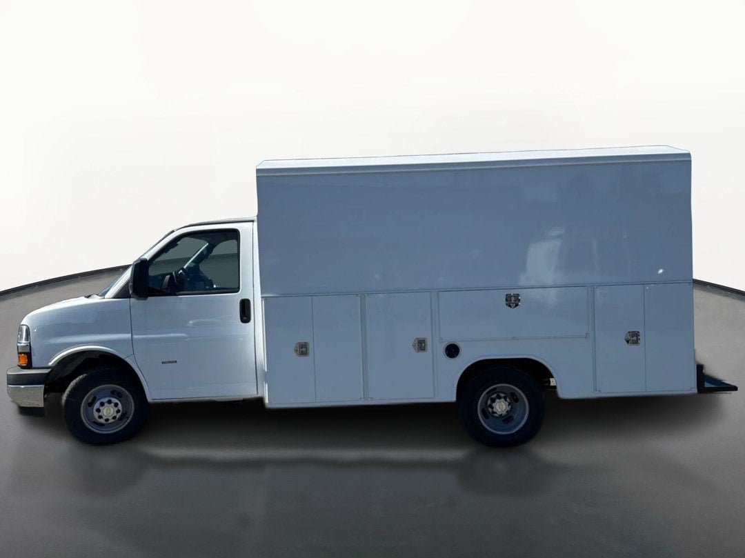 2026 Chevrolet Express Cutaway 3500 1WT