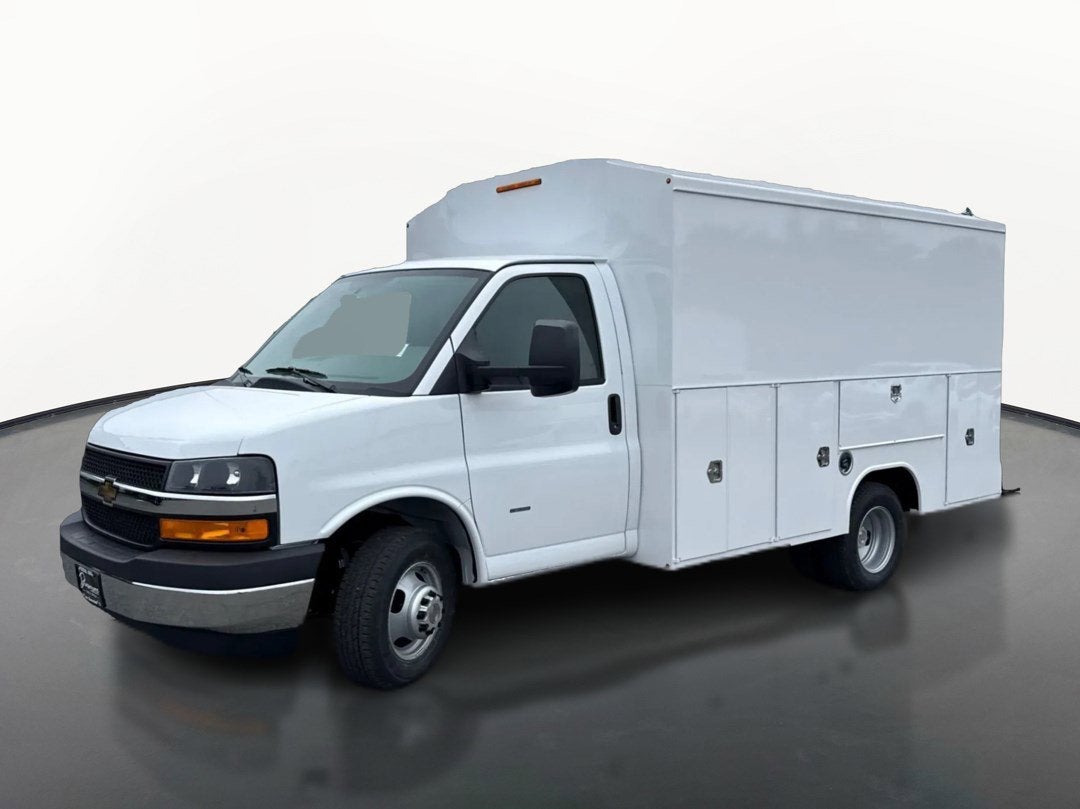 2026 Chevrolet Express Cutaway 3500 1WT