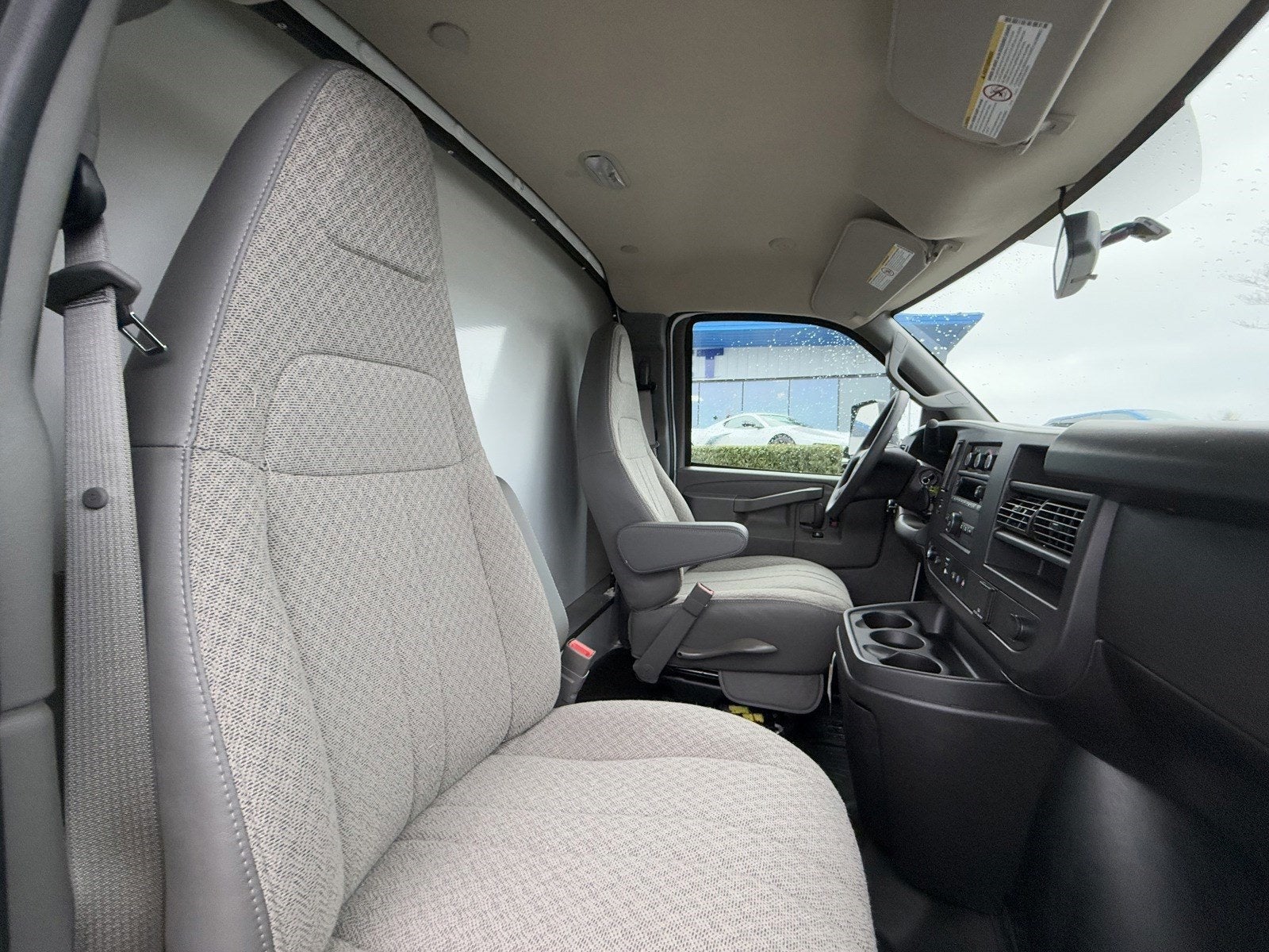 2024 Chevrolet Express Cutaway 3500 1WT