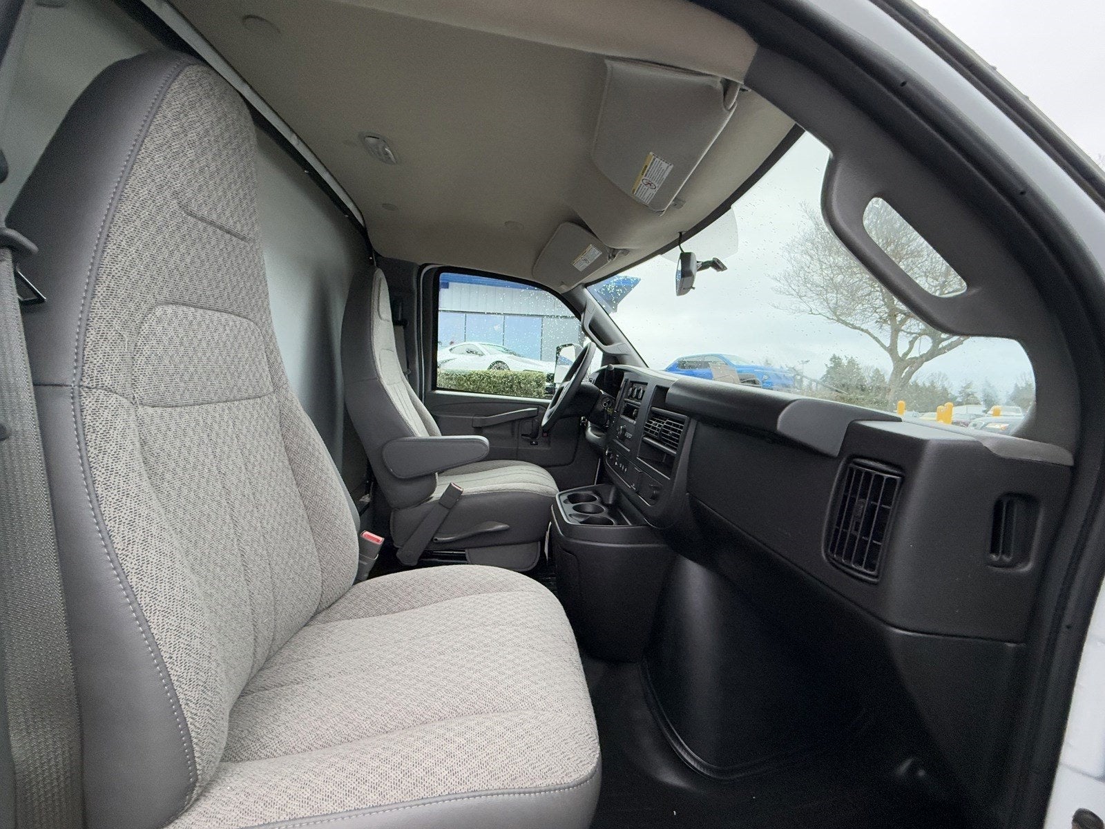 2024 Chevrolet Express Cutaway 3500 1WT