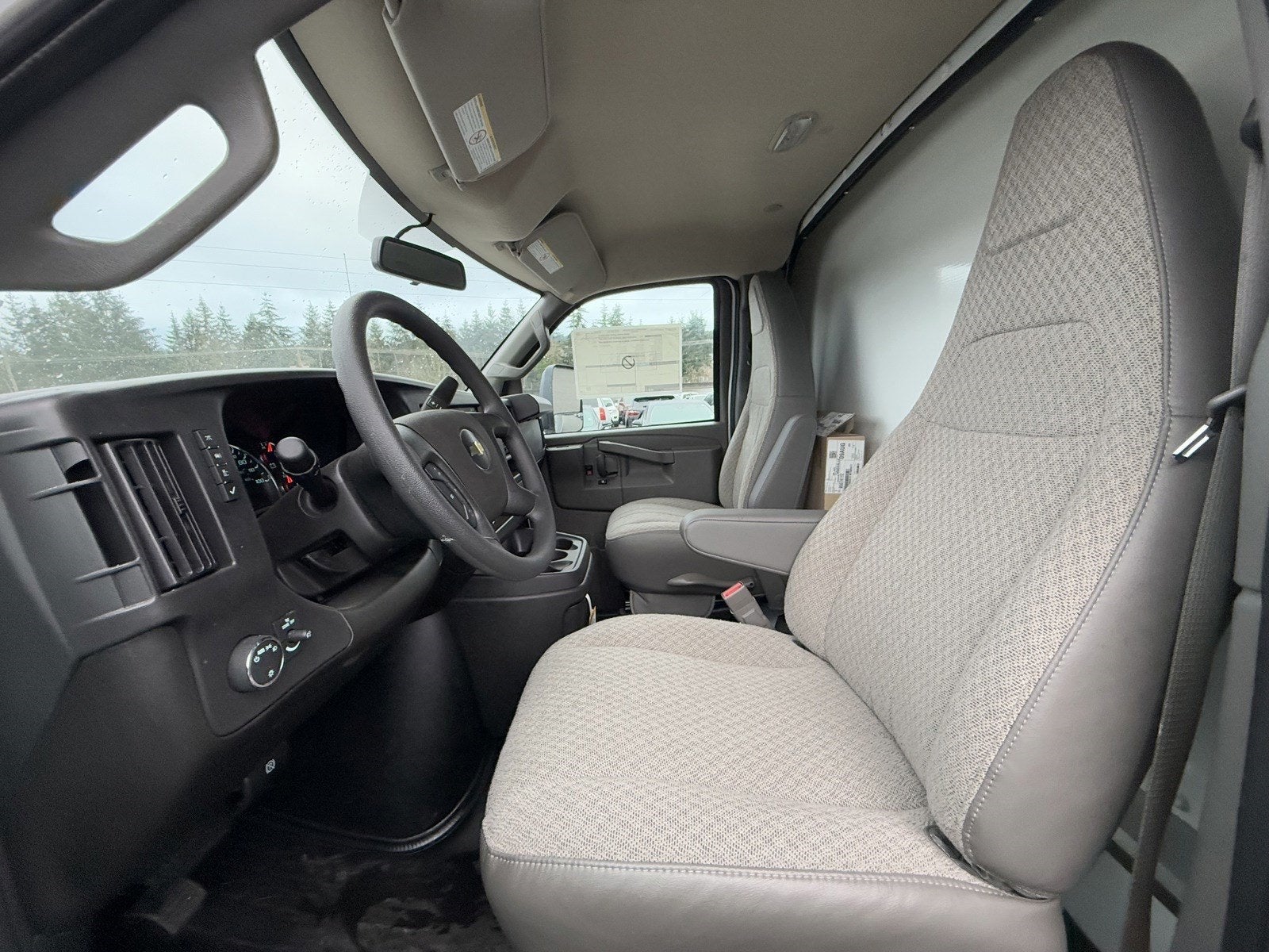 2024 Chevrolet Express Cutaway 3500 1WT