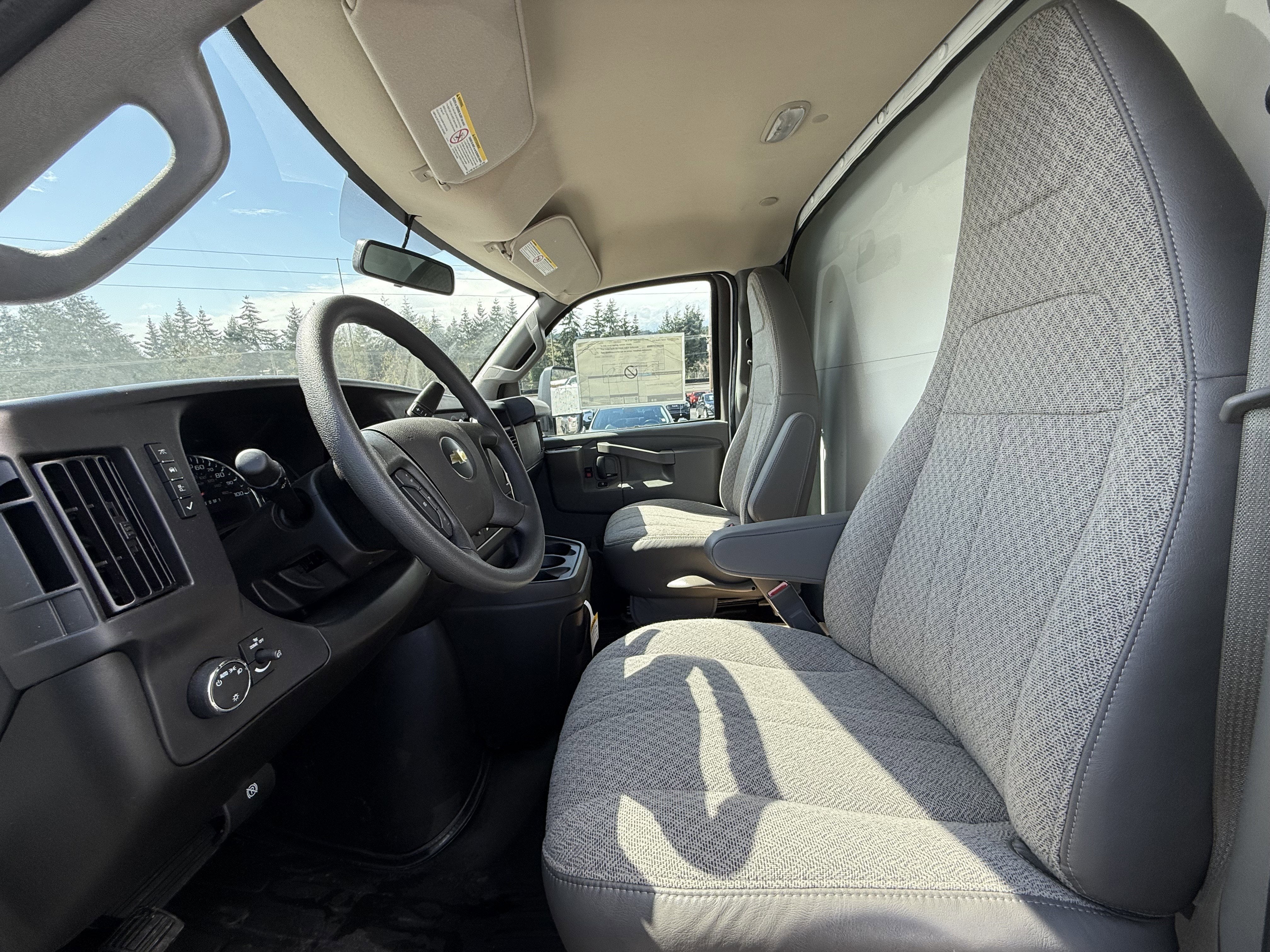 2024 Chevrolet Express Cutaway 3500 1WT