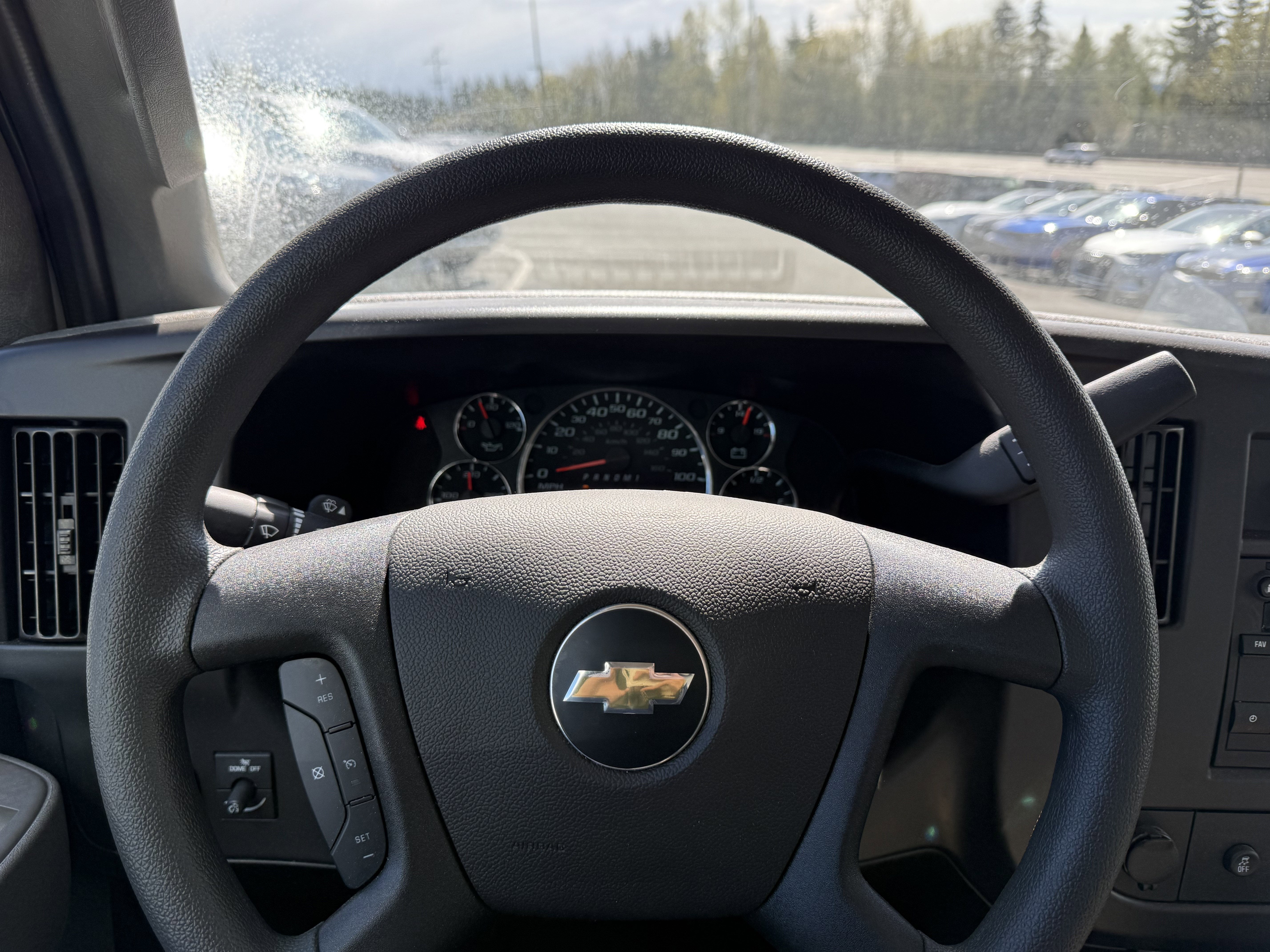 2024 Chevrolet Express Cutaway 3500 1WT