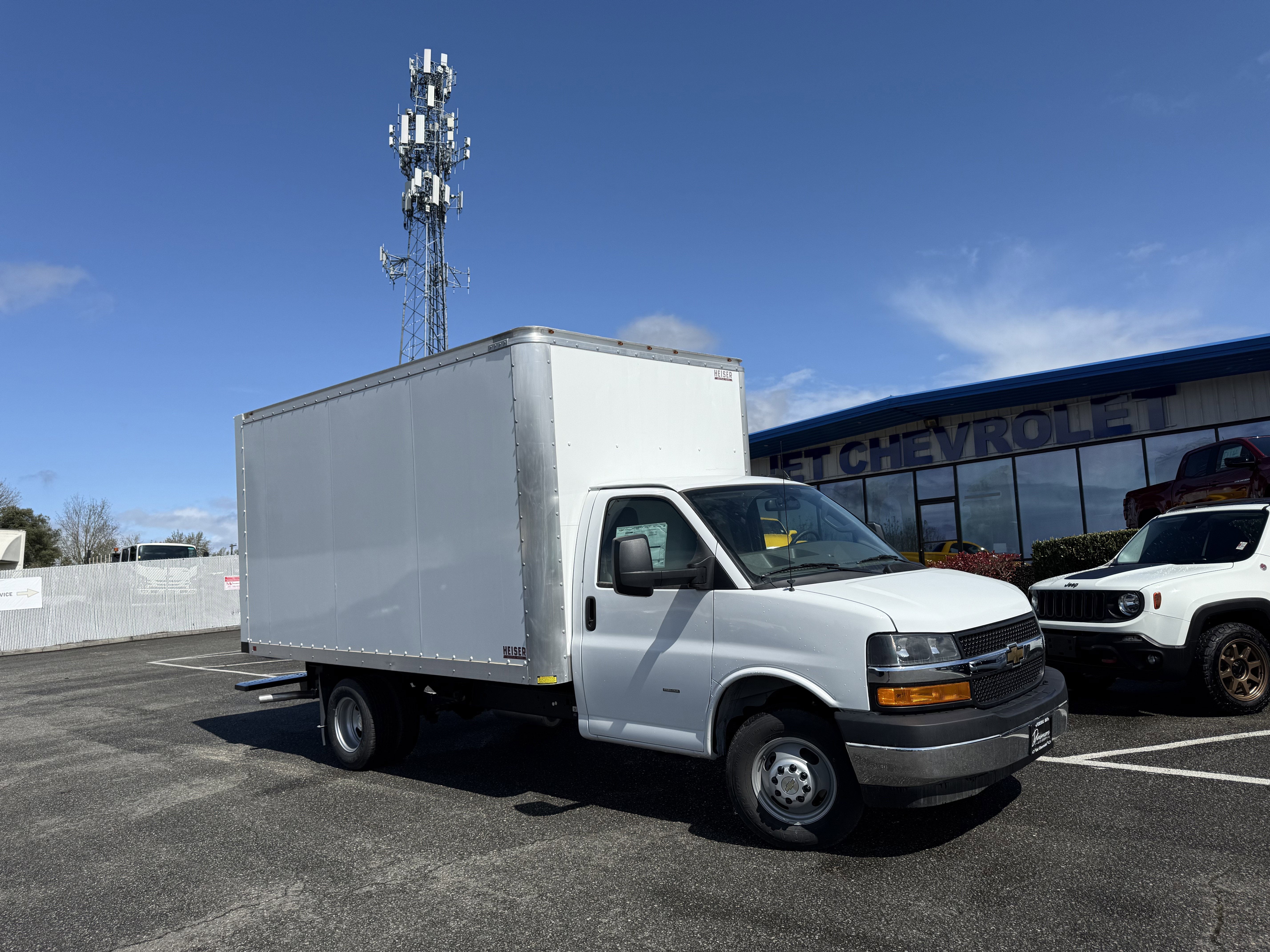 2024 Chevrolet Express Cutaway 3500 1WT