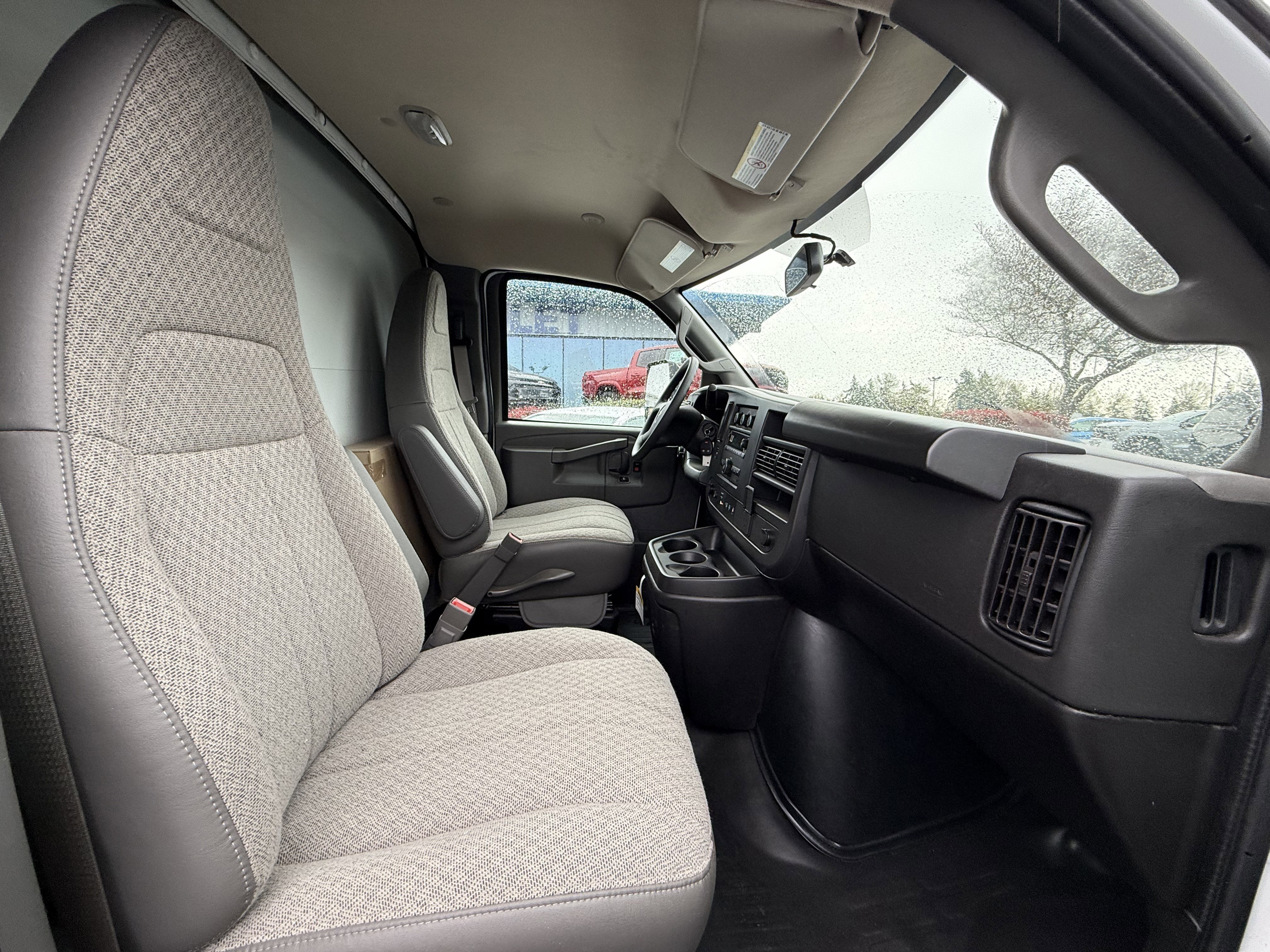 2024 Chevrolet Express Cutaway 3500 1WT