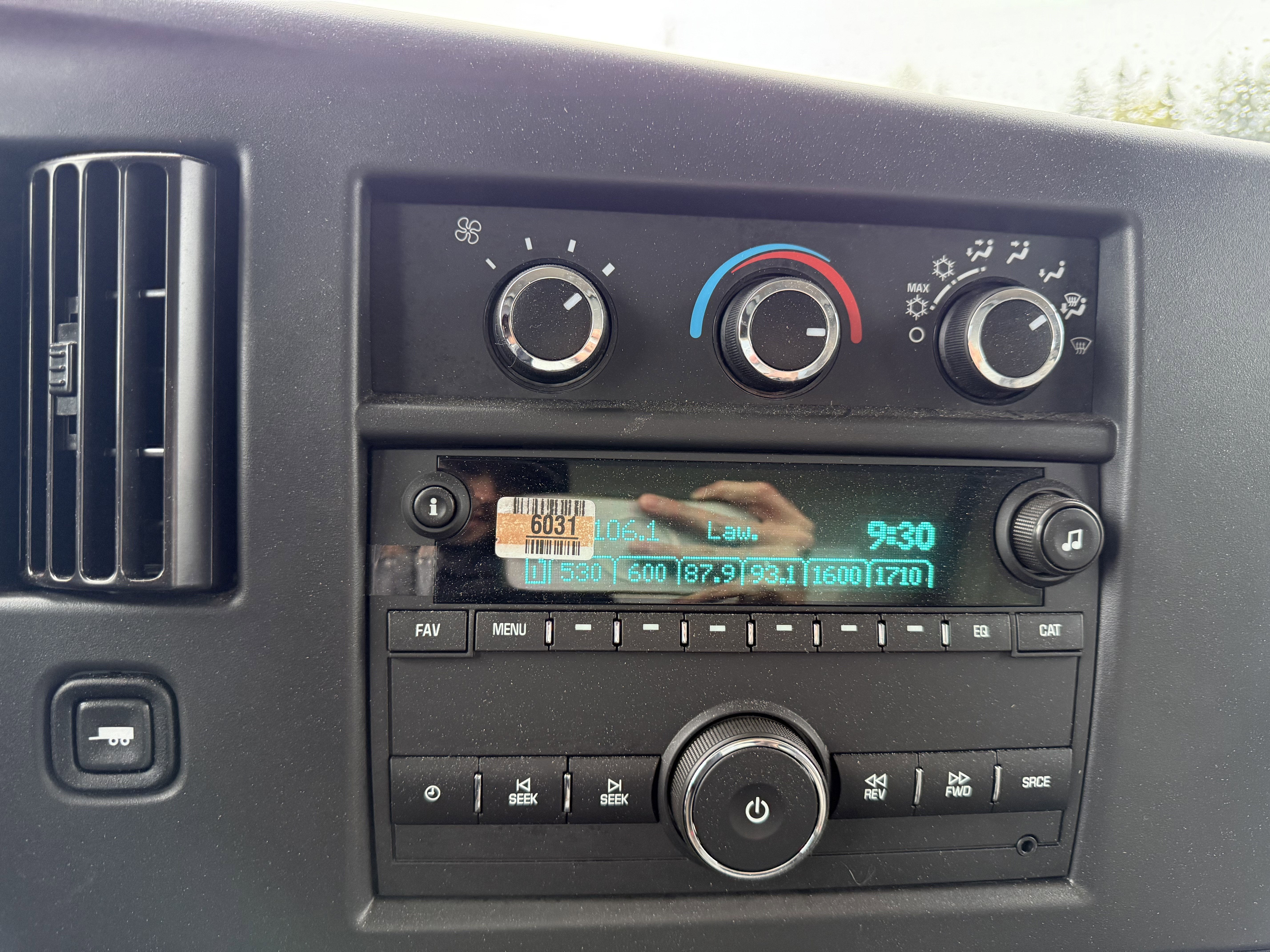 2024 Chevrolet Express Cutaway 3500 1WT