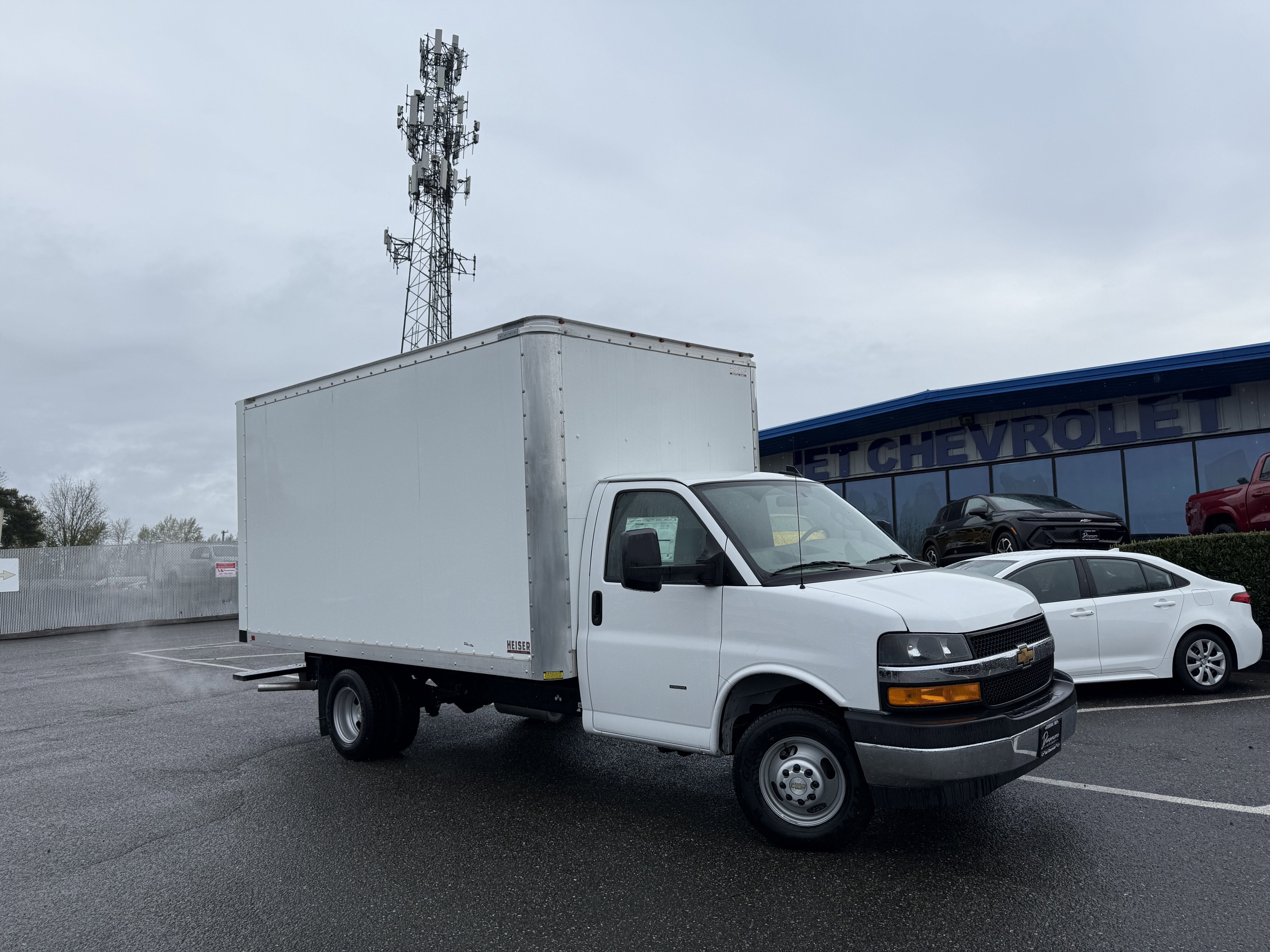 2024 Chevrolet Express Cutaway 3500 1WT