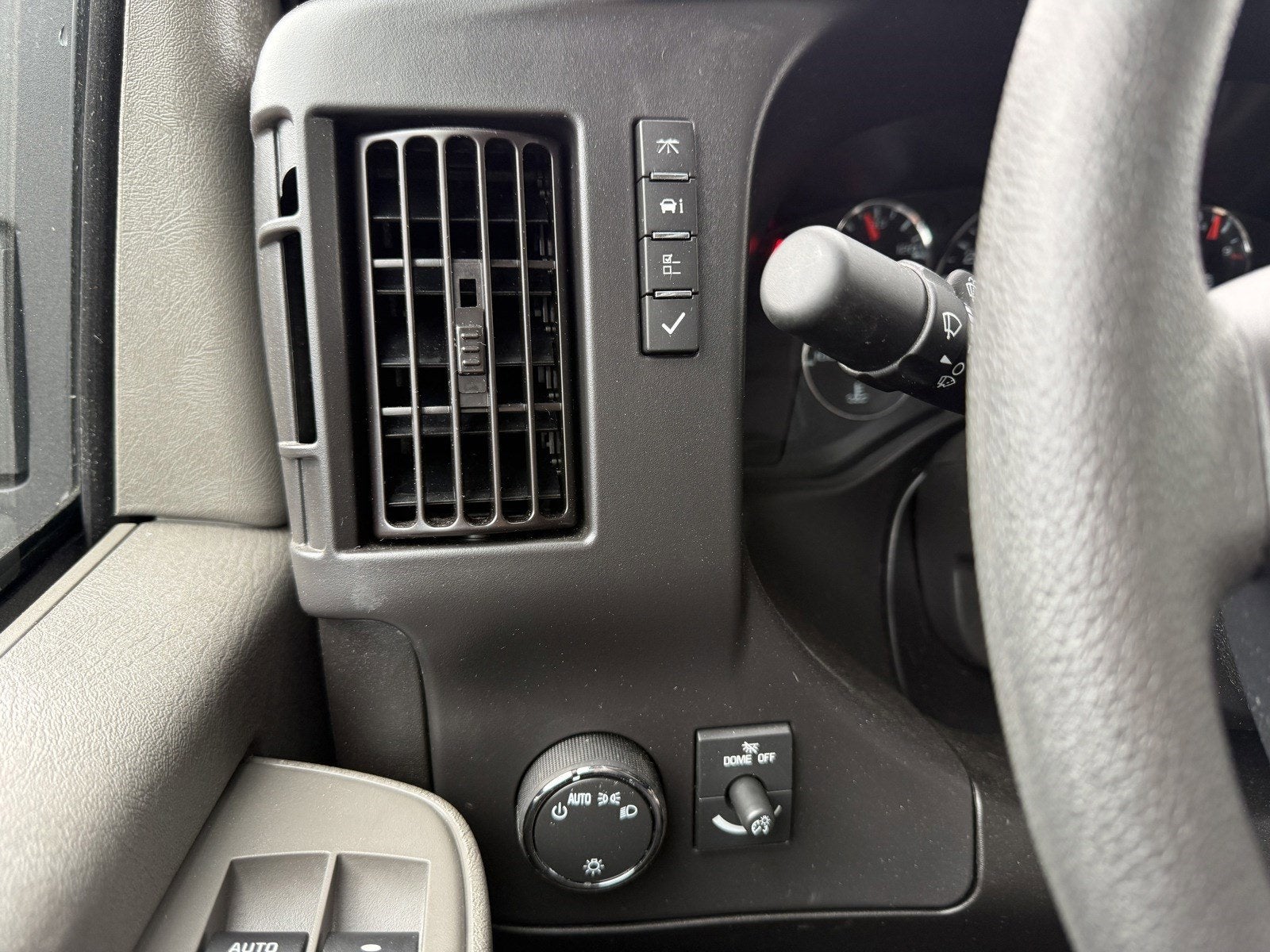 2024 Chevrolet Express Cutaway 3500 1WT