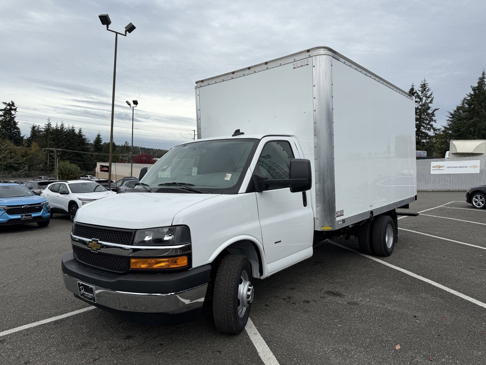 2024 Chevrolet Express Cutaway 3500 1WT