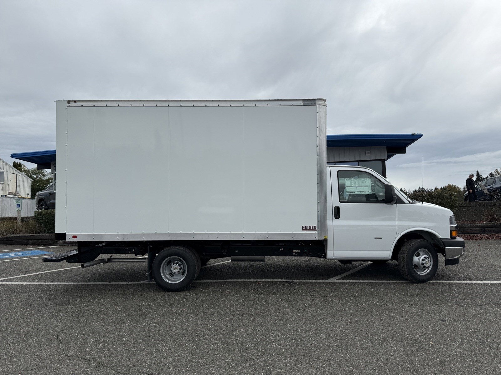 2024 Chevrolet Express Cutaway 3500 1WT