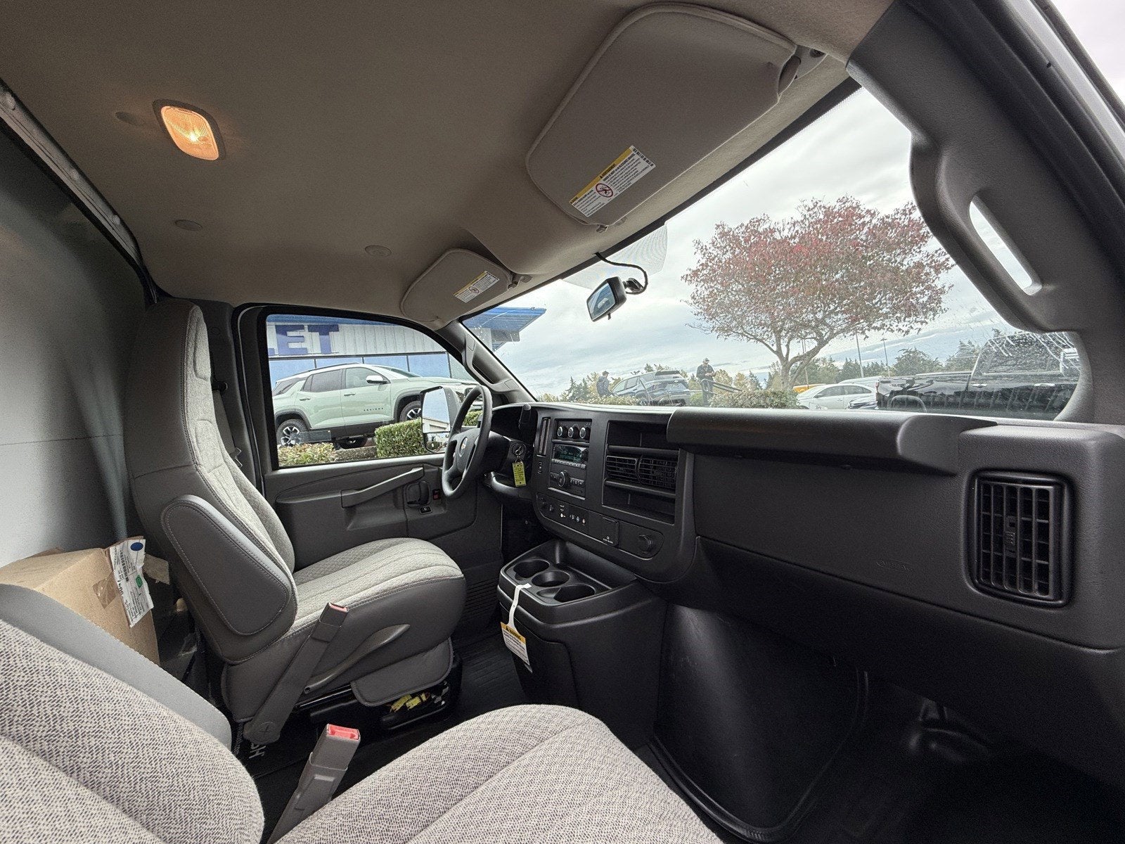 2024 Chevrolet Express Cutaway 3500 1WT