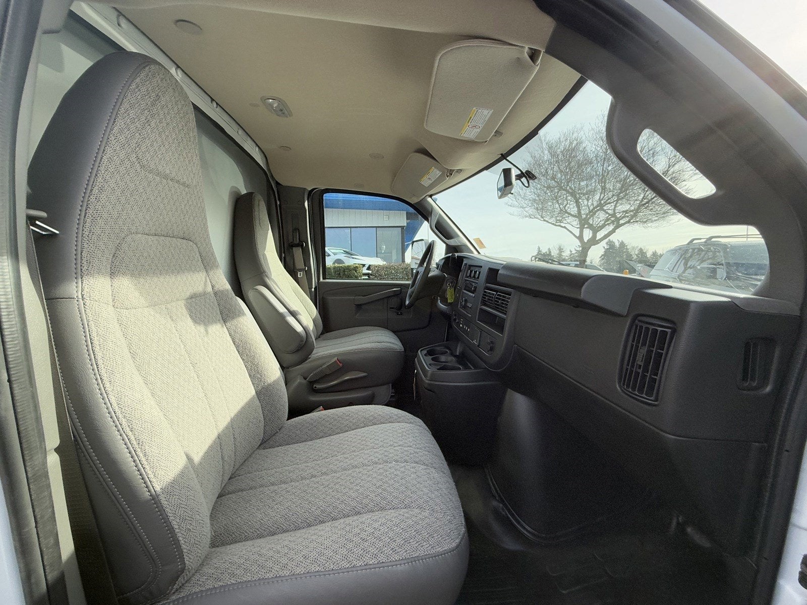 2024 Chevrolet Express Cutaway 3500 1WT