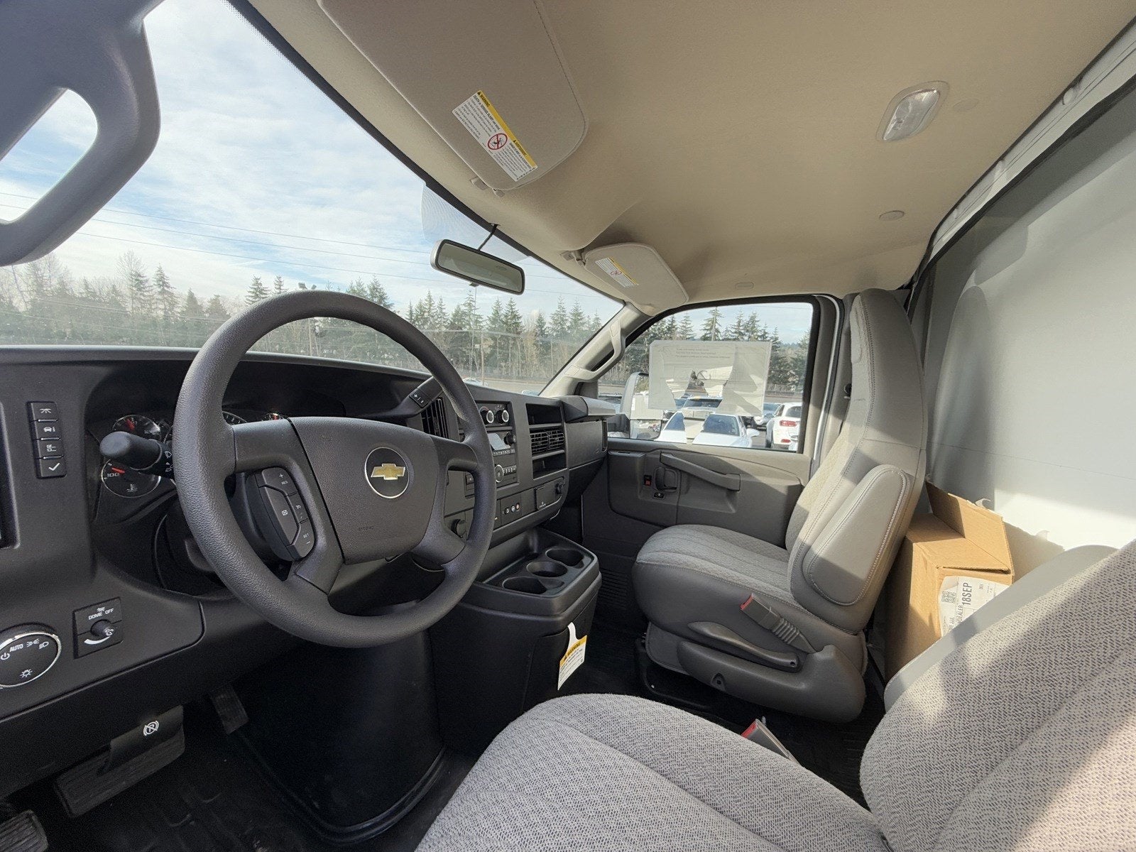 2024 Chevrolet Express Cutaway 3500 1WT