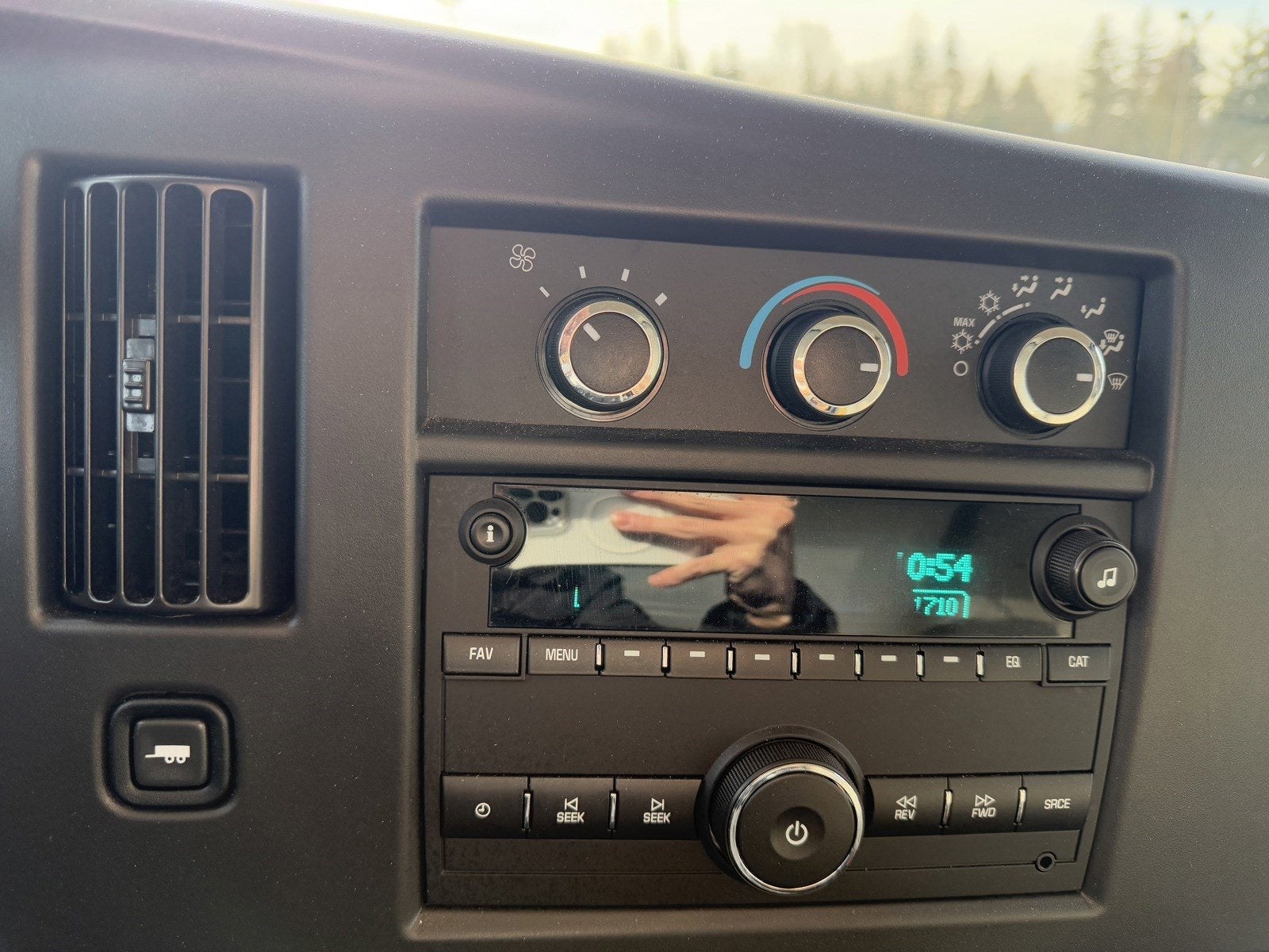 2024 Chevrolet Express Cutaway 3500 1WT