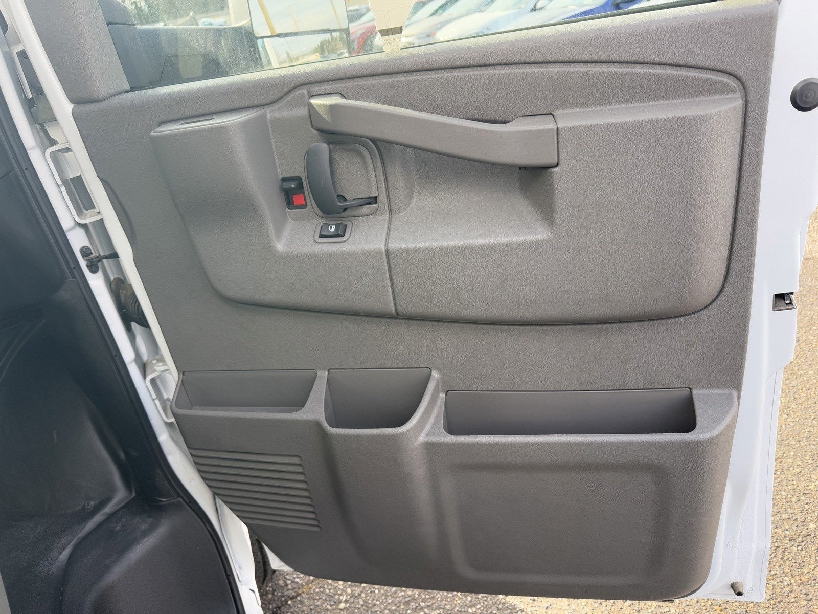 2024 Chevrolet Express Cutaway 3500 1WT