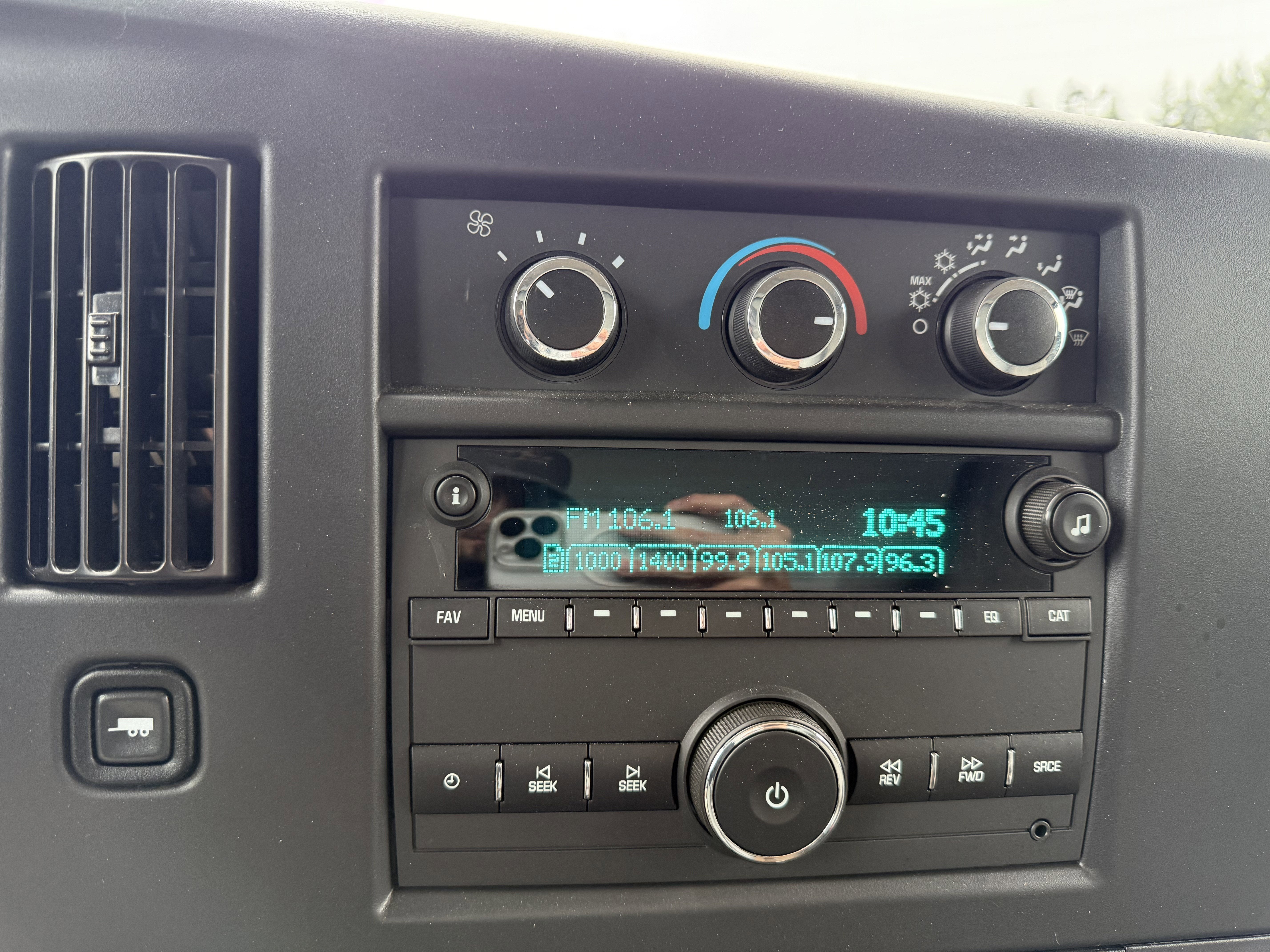 2024 Chevrolet Express Cutaway 3500 1WT