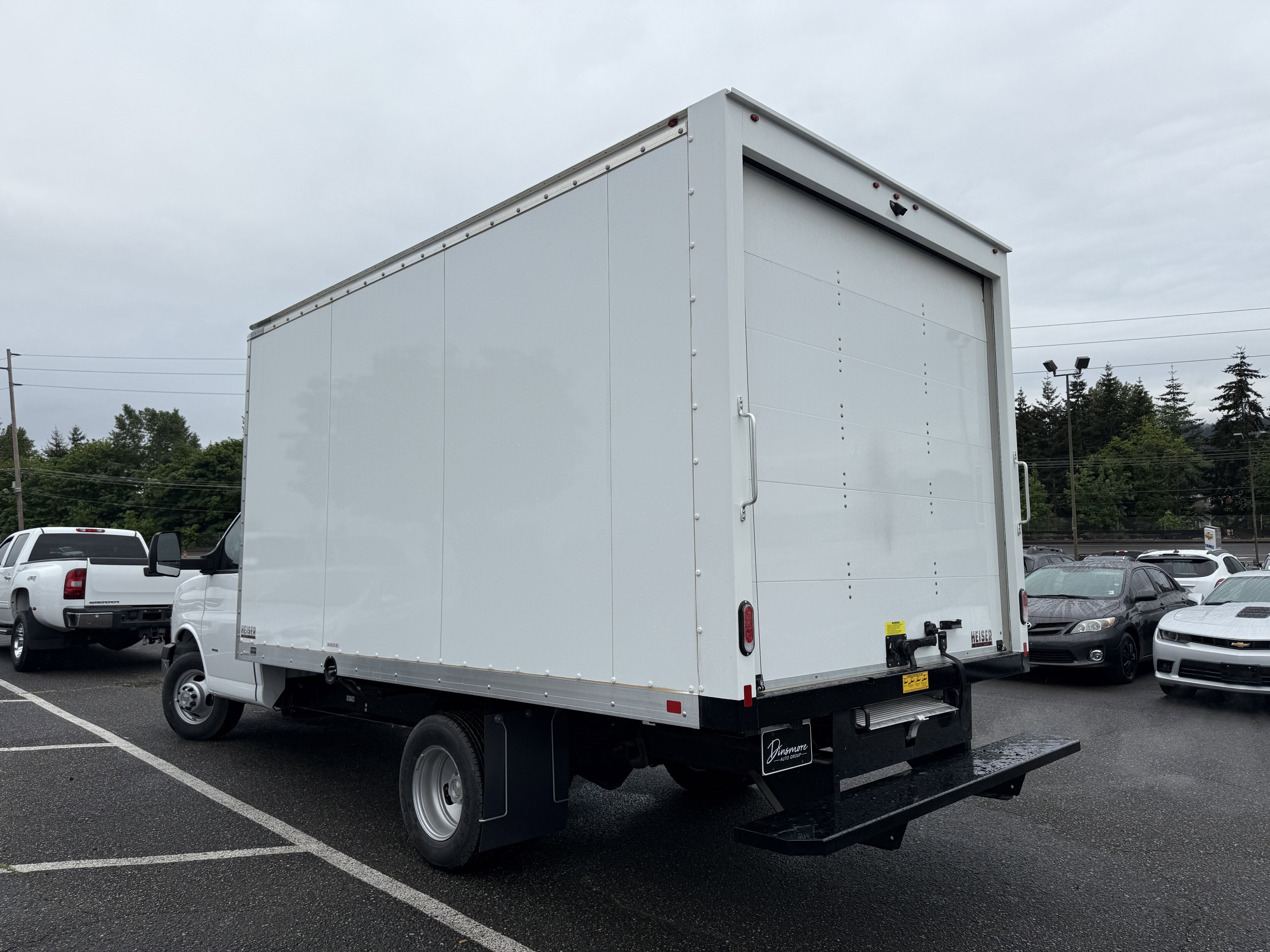 2024 Chevrolet Express Cutaway 3500 1WT