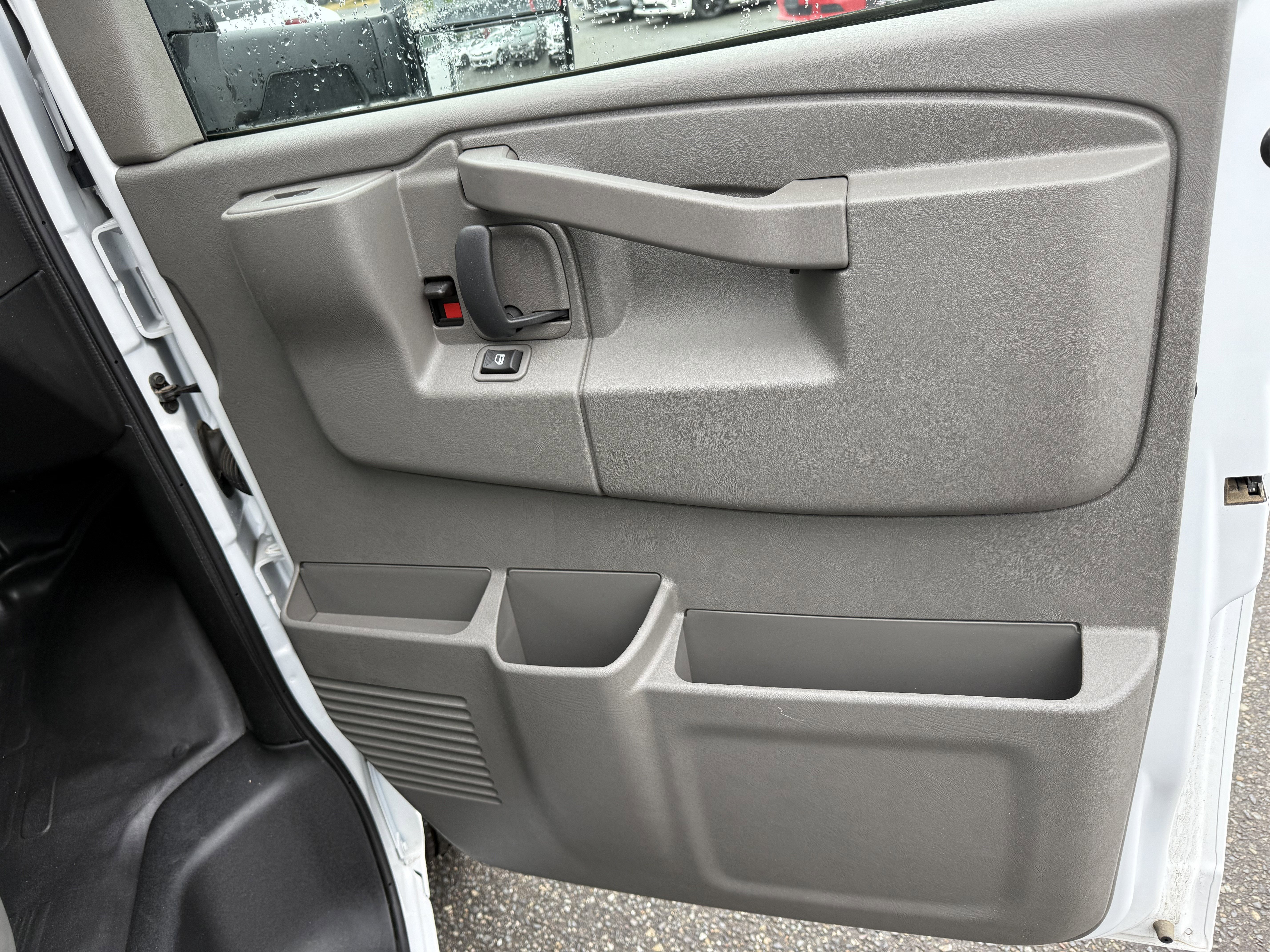 2024 Chevrolet Express Cutaway 3500 1WT