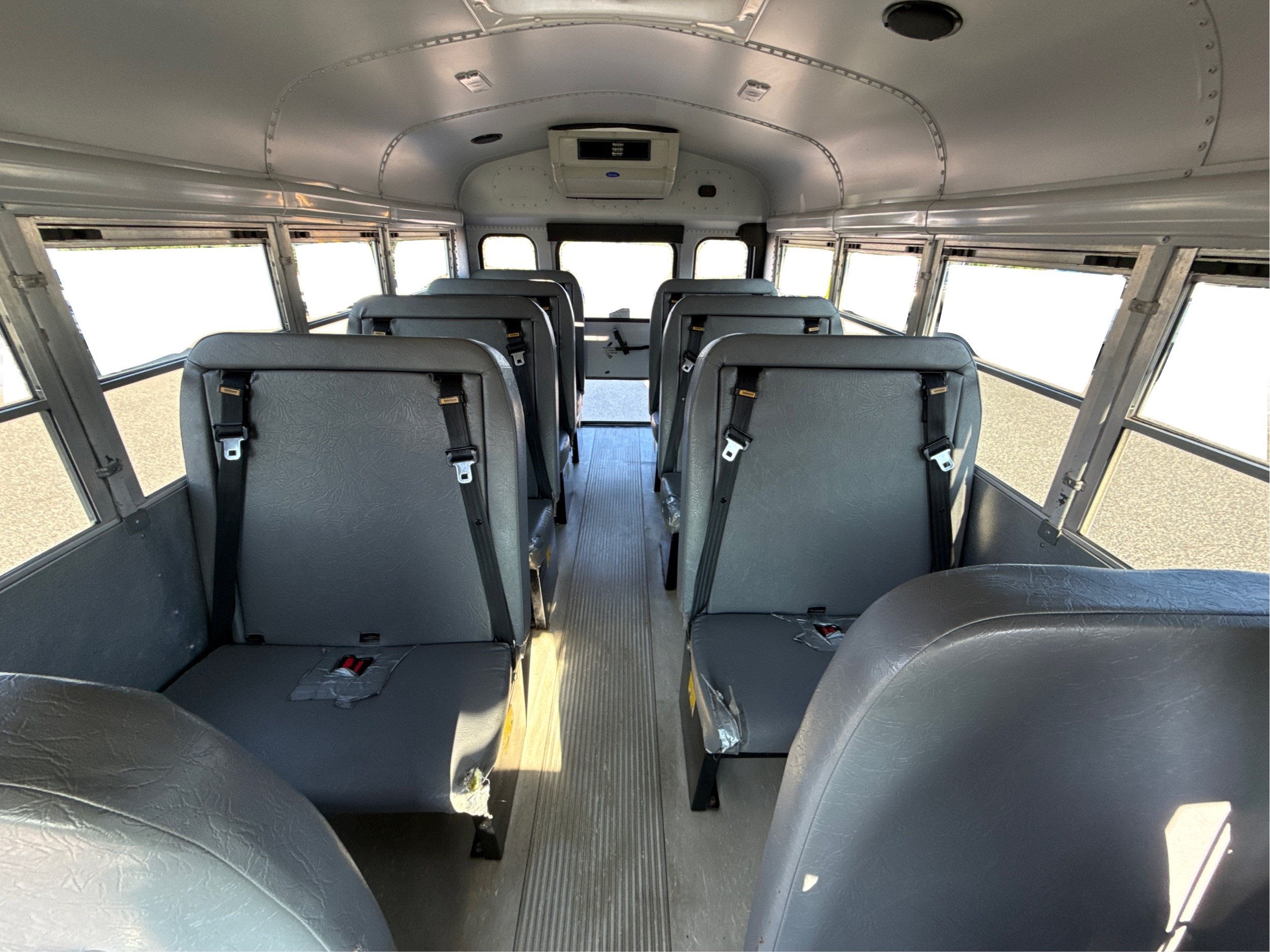 2005 Chevrolet Express Cutaway 3500 C6Y