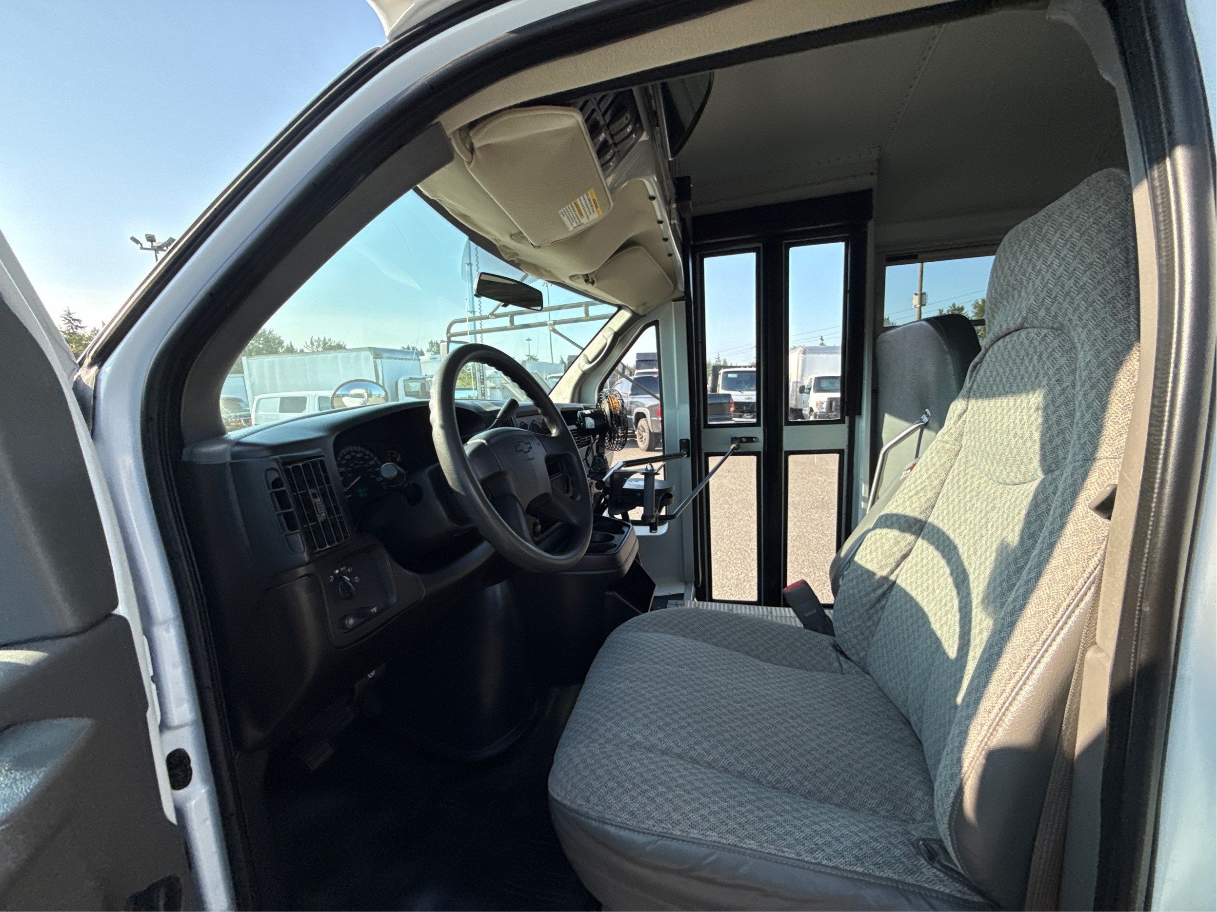 2005 Chevrolet Express Cutaway 3500 C6Y