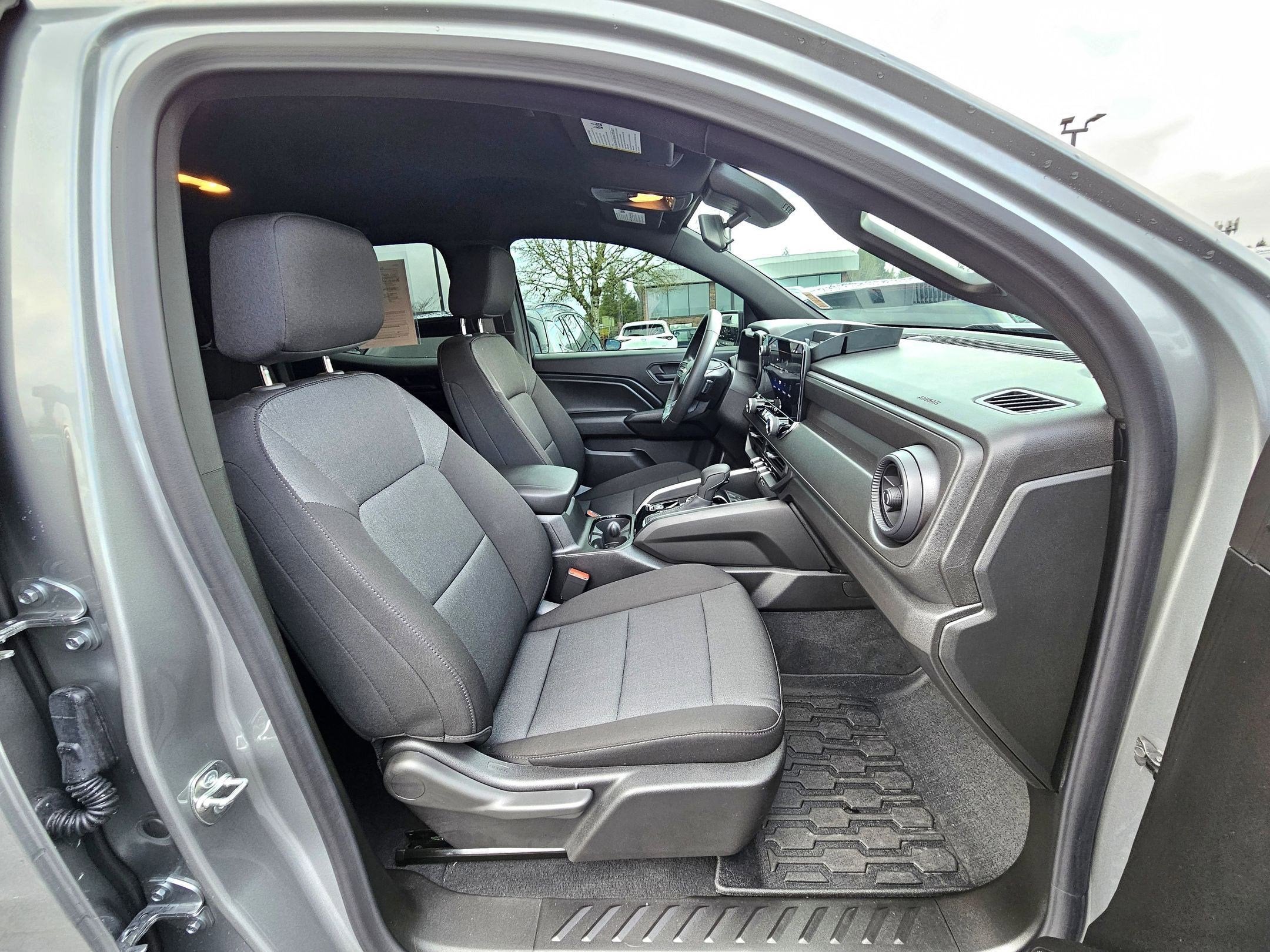 2025 Chevrolet Colorado WT/LT