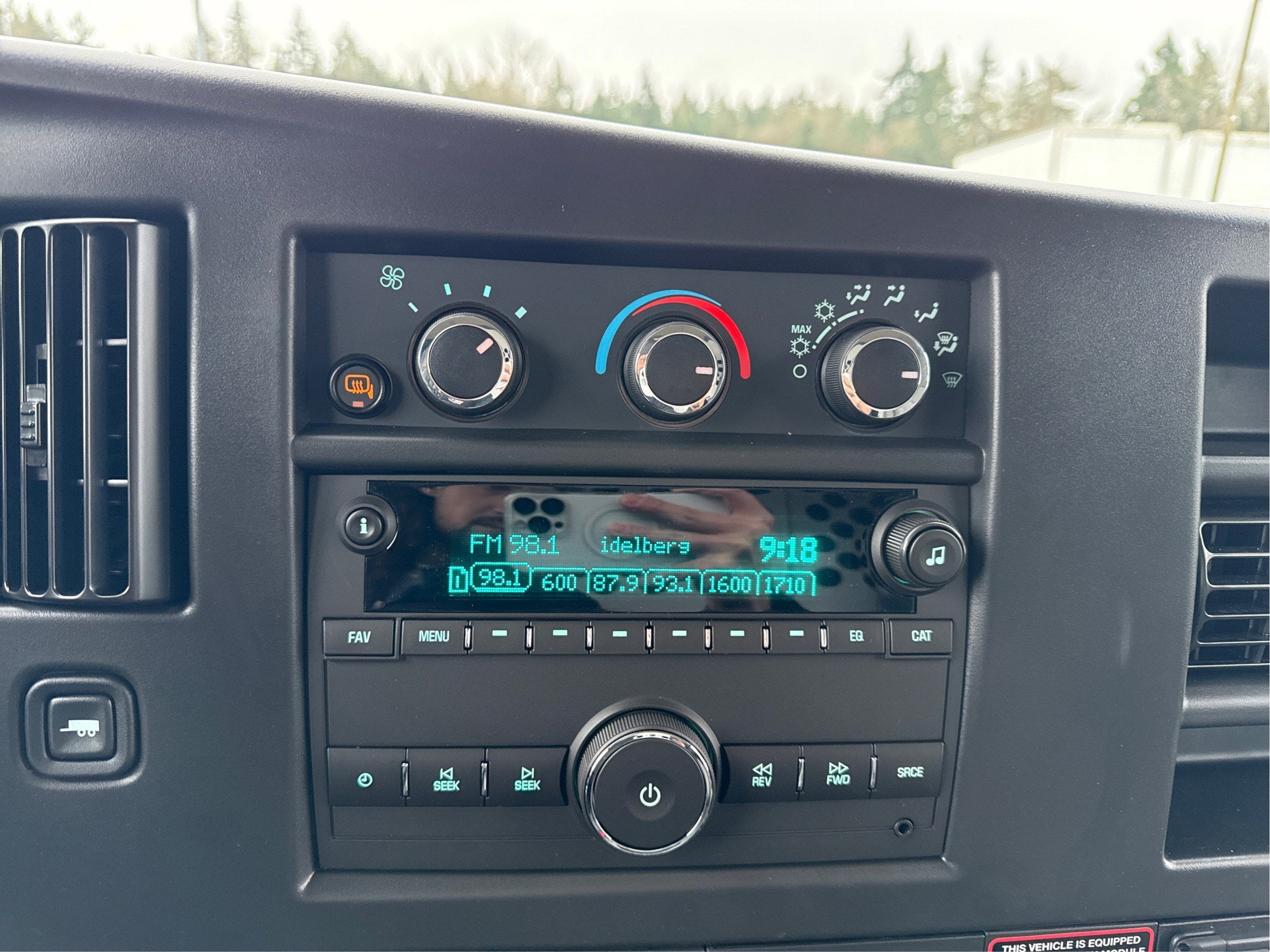 2025 Chevrolet Express Cargo WT