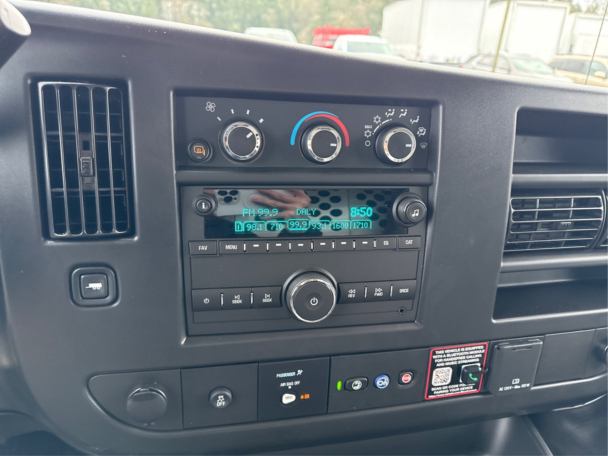 2025 Chevrolet Express Cargo WT