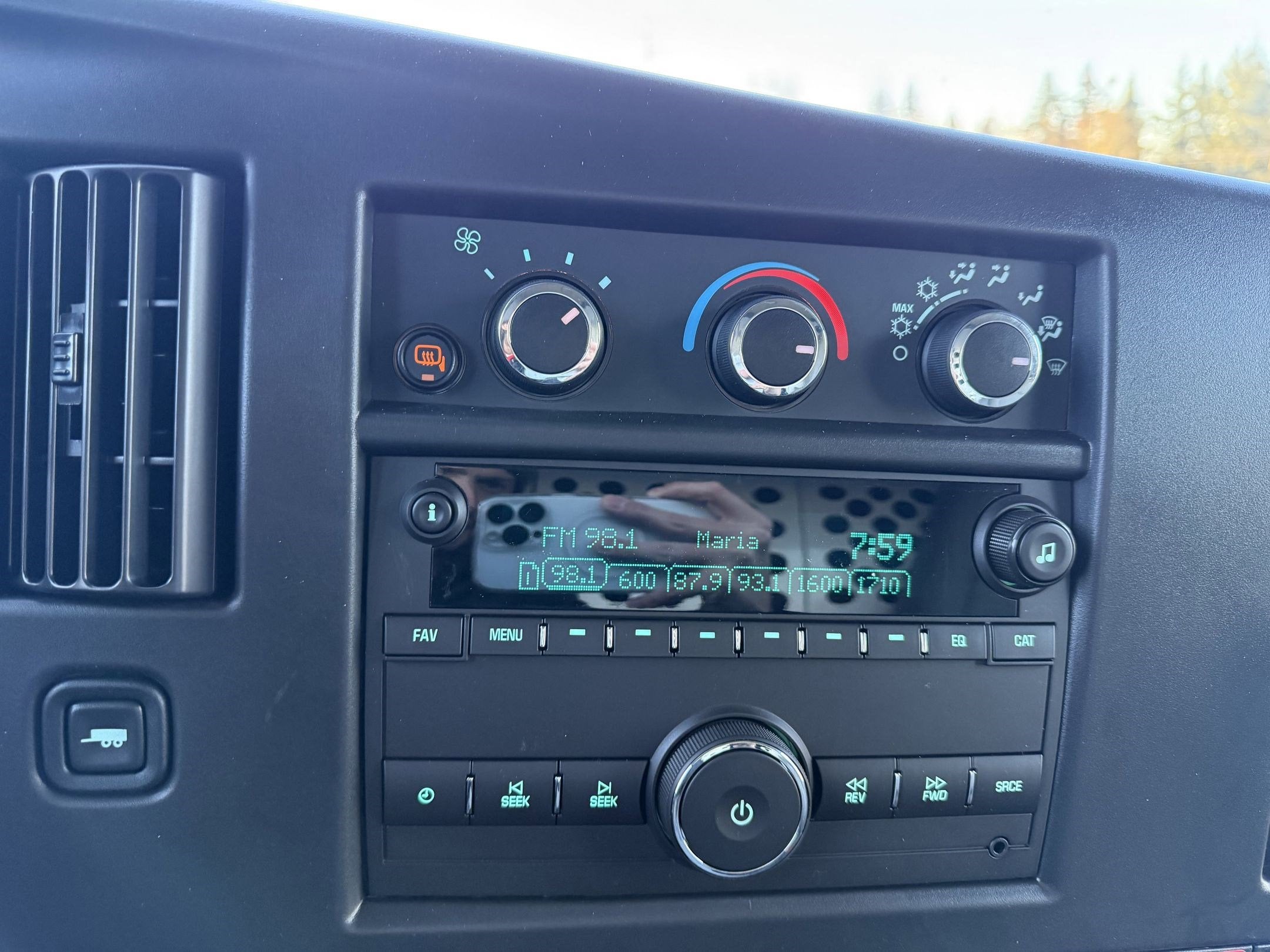 2025 Chevrolet Express Cargo WT