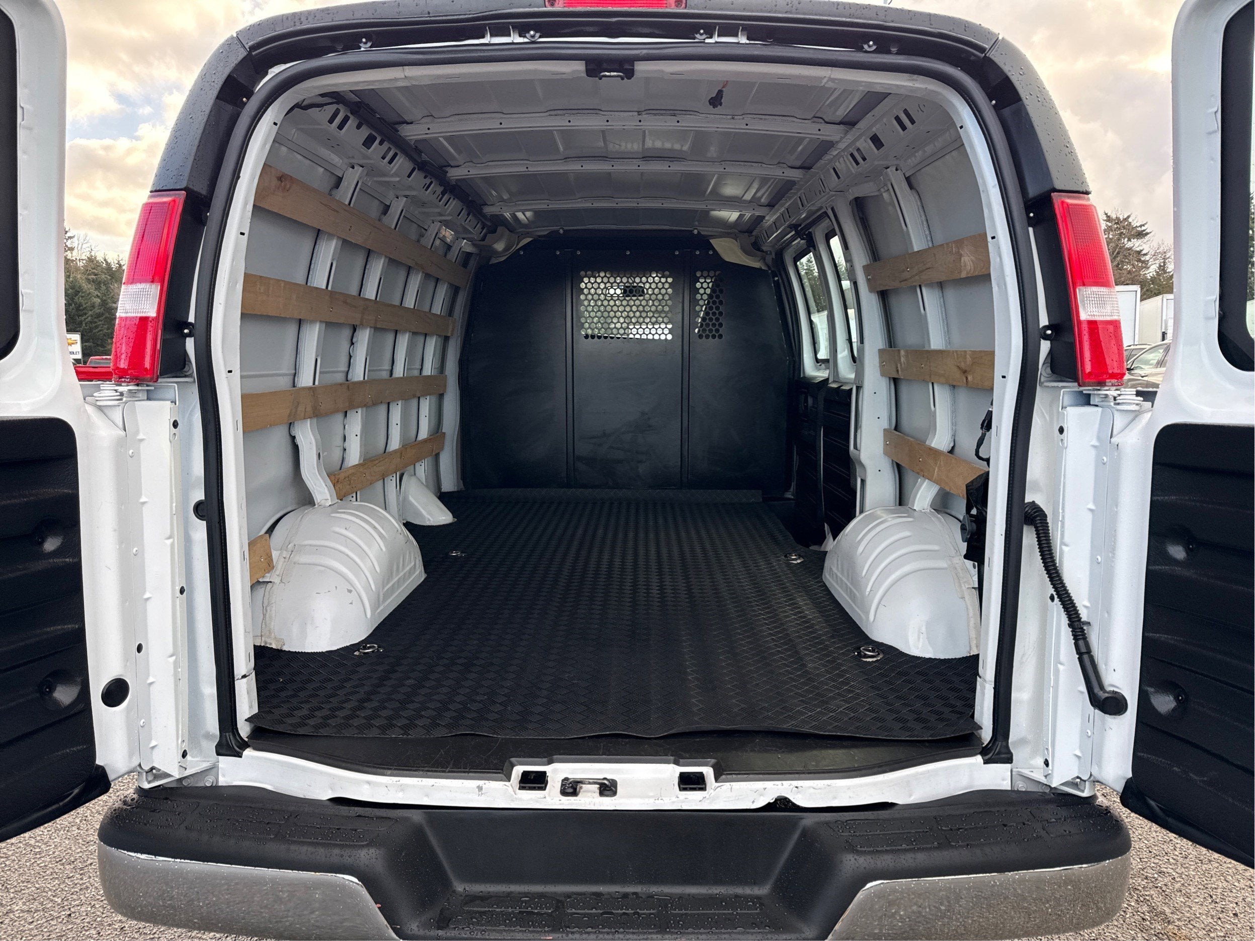 2024 Chevrolet Express Cargo 2500 WT