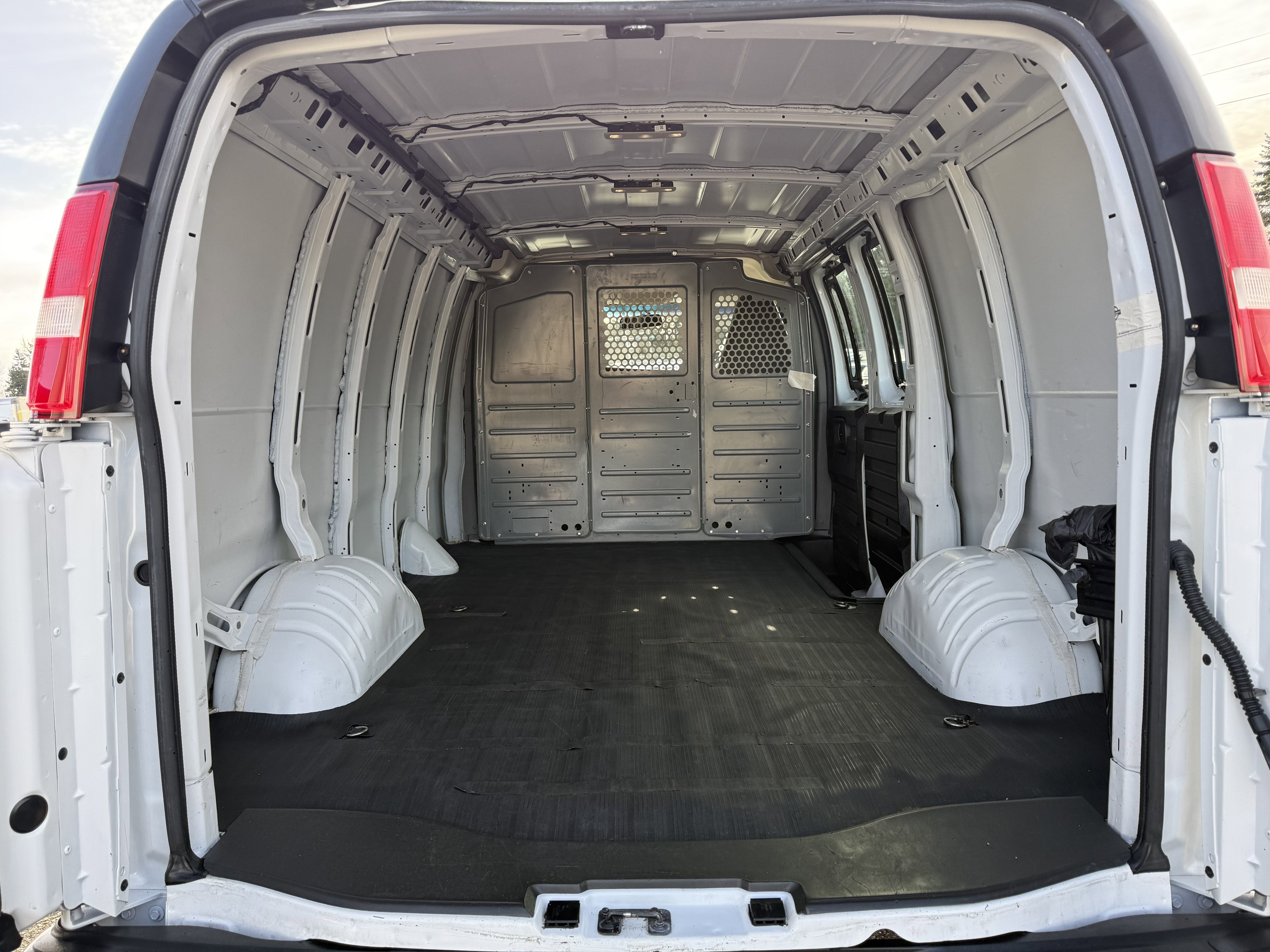 2022 Chevrolet Express Cargo 2500 WT