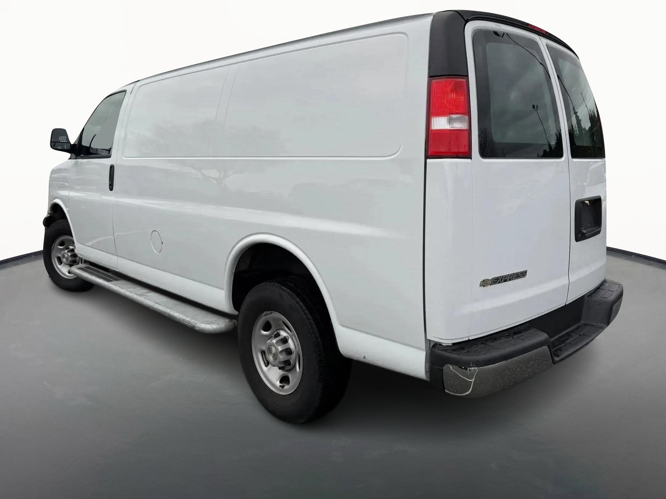 2024 Chevrolet Express Cargo 2500 WT