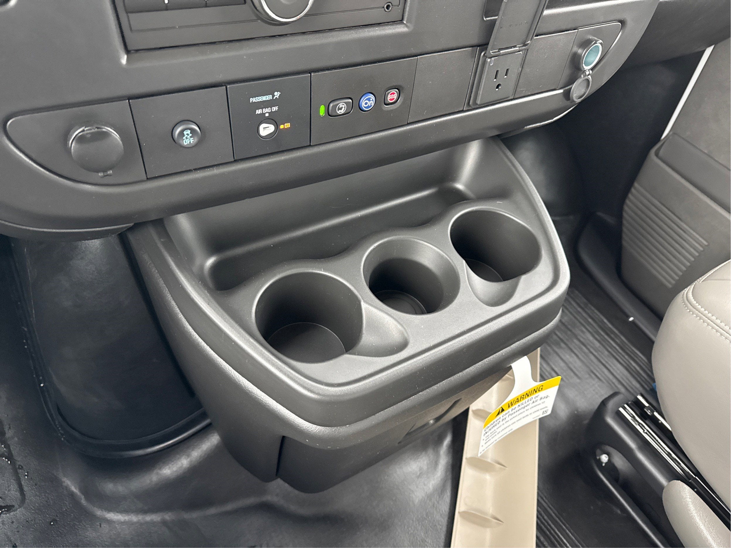 2025 Chevrolet Express Cargo WT