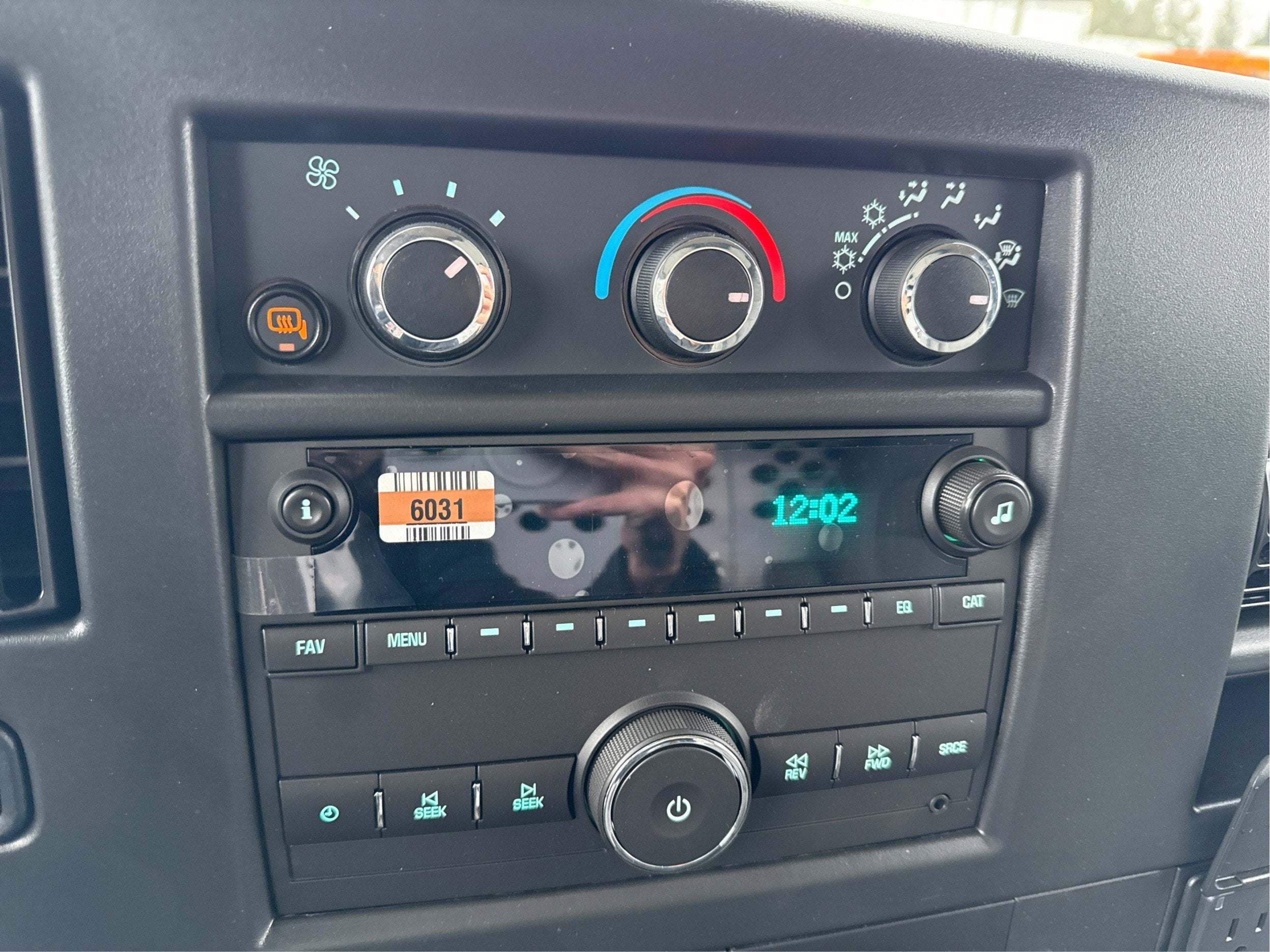 2025 Chevrolet Express Cargo WT