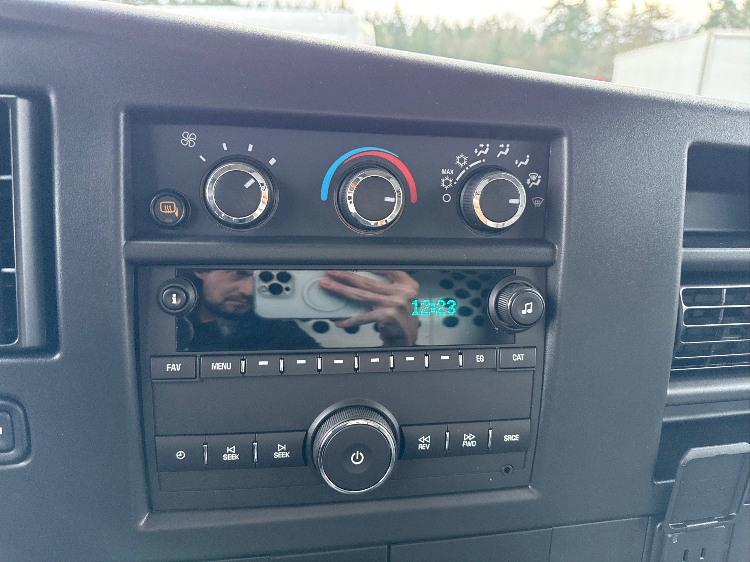 2025 Chevrolet Express Cargo WT