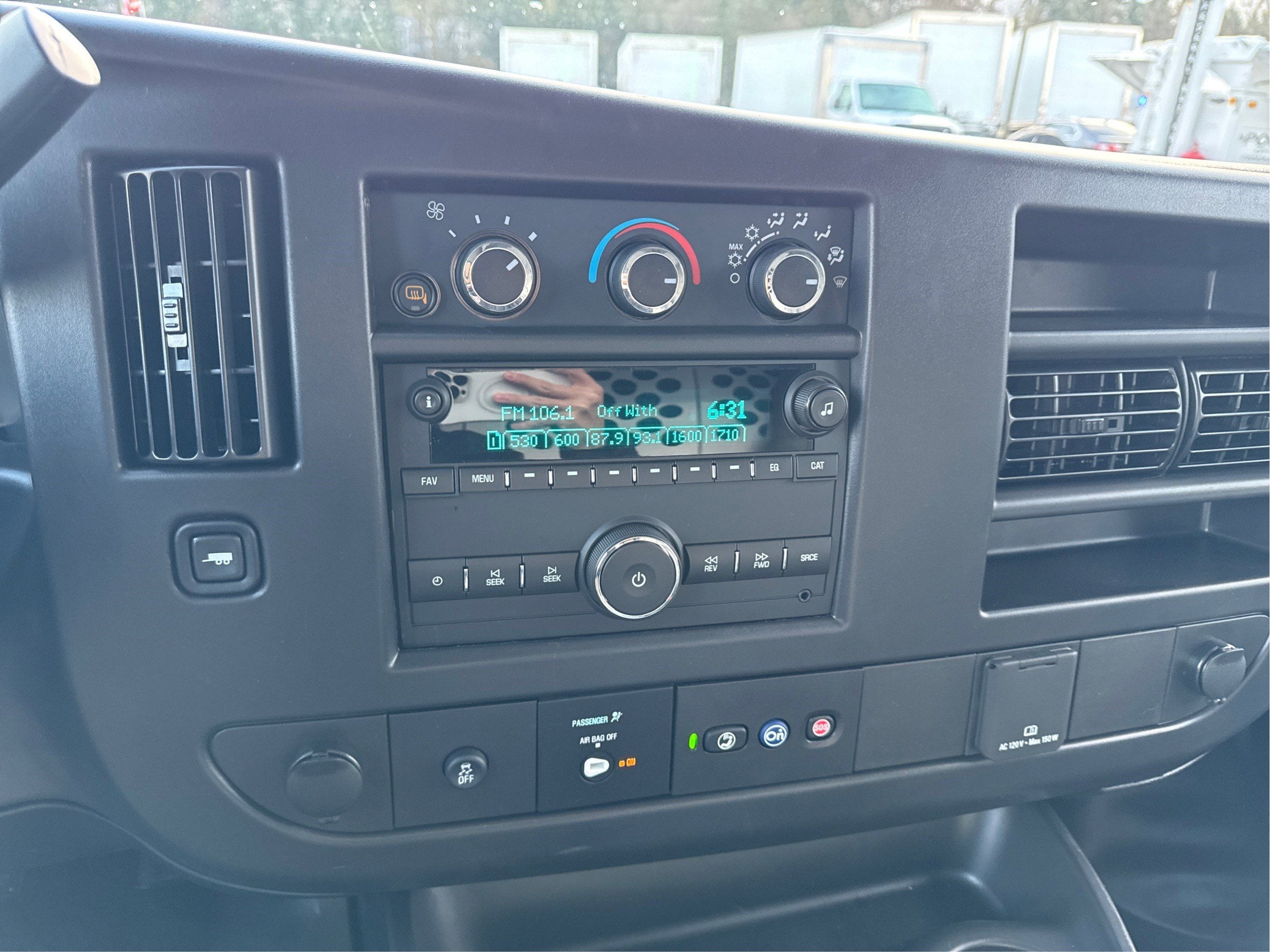 2025 Chevrolet Express Cargo WT