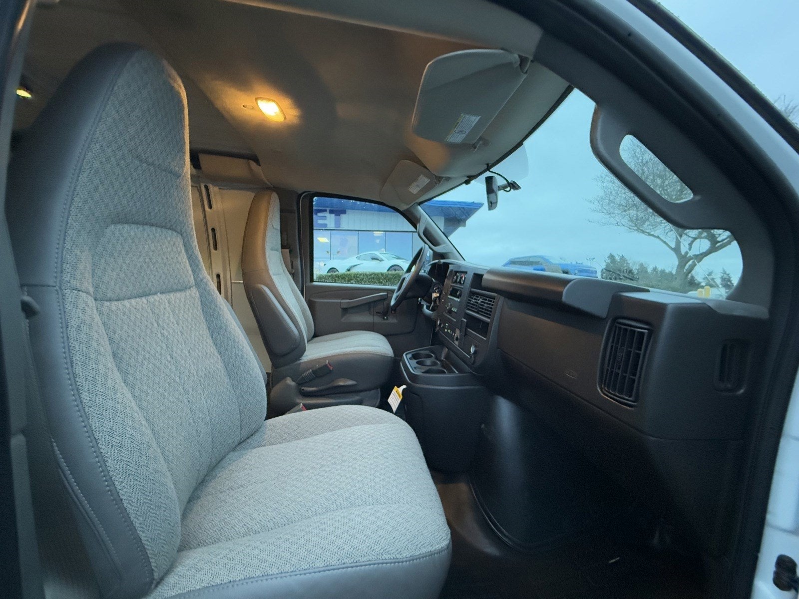 2025 Chevrolet Express Cargo 3500 WT