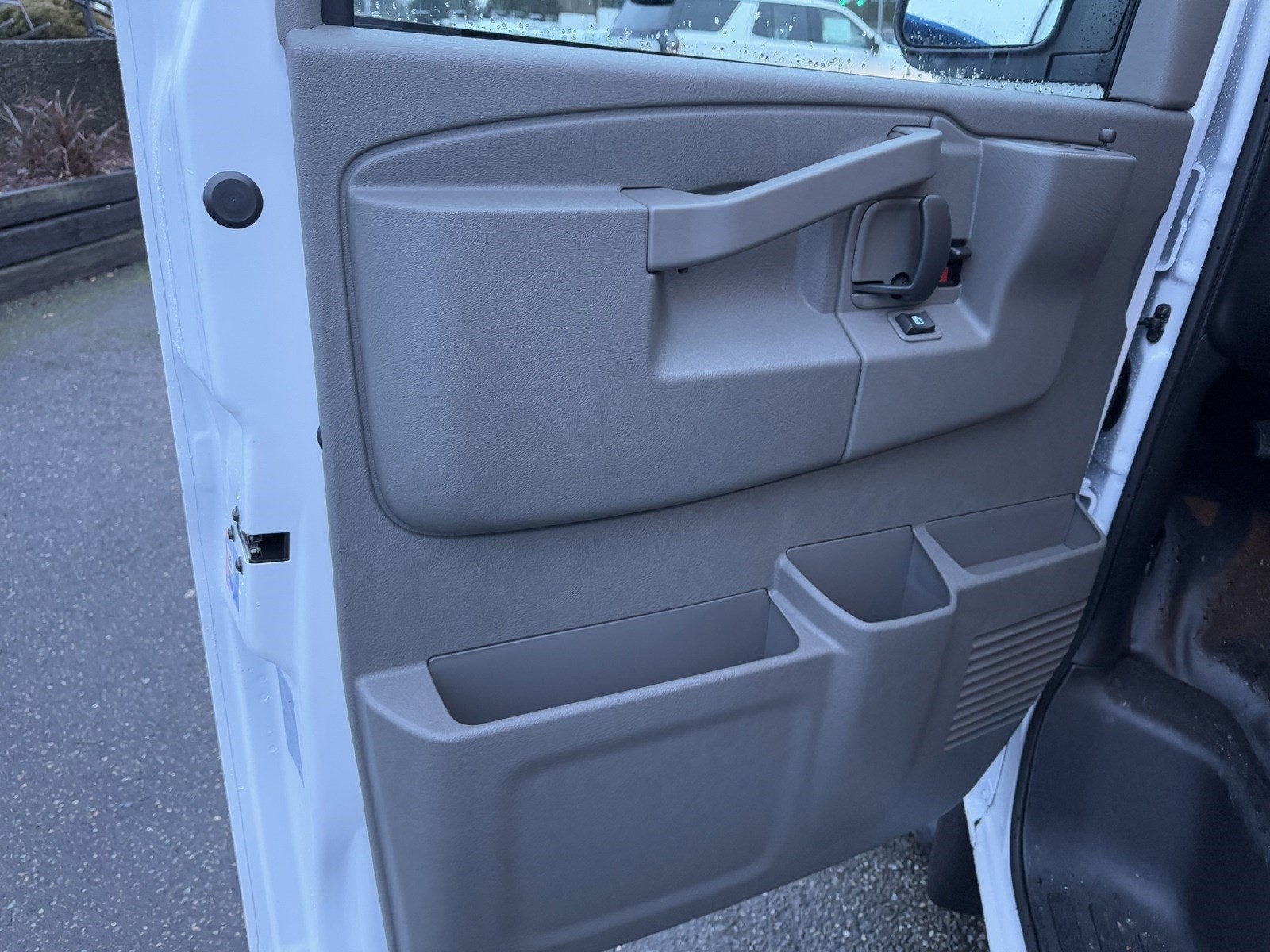 2025 Chevrolet Express Cargo 3500 WT