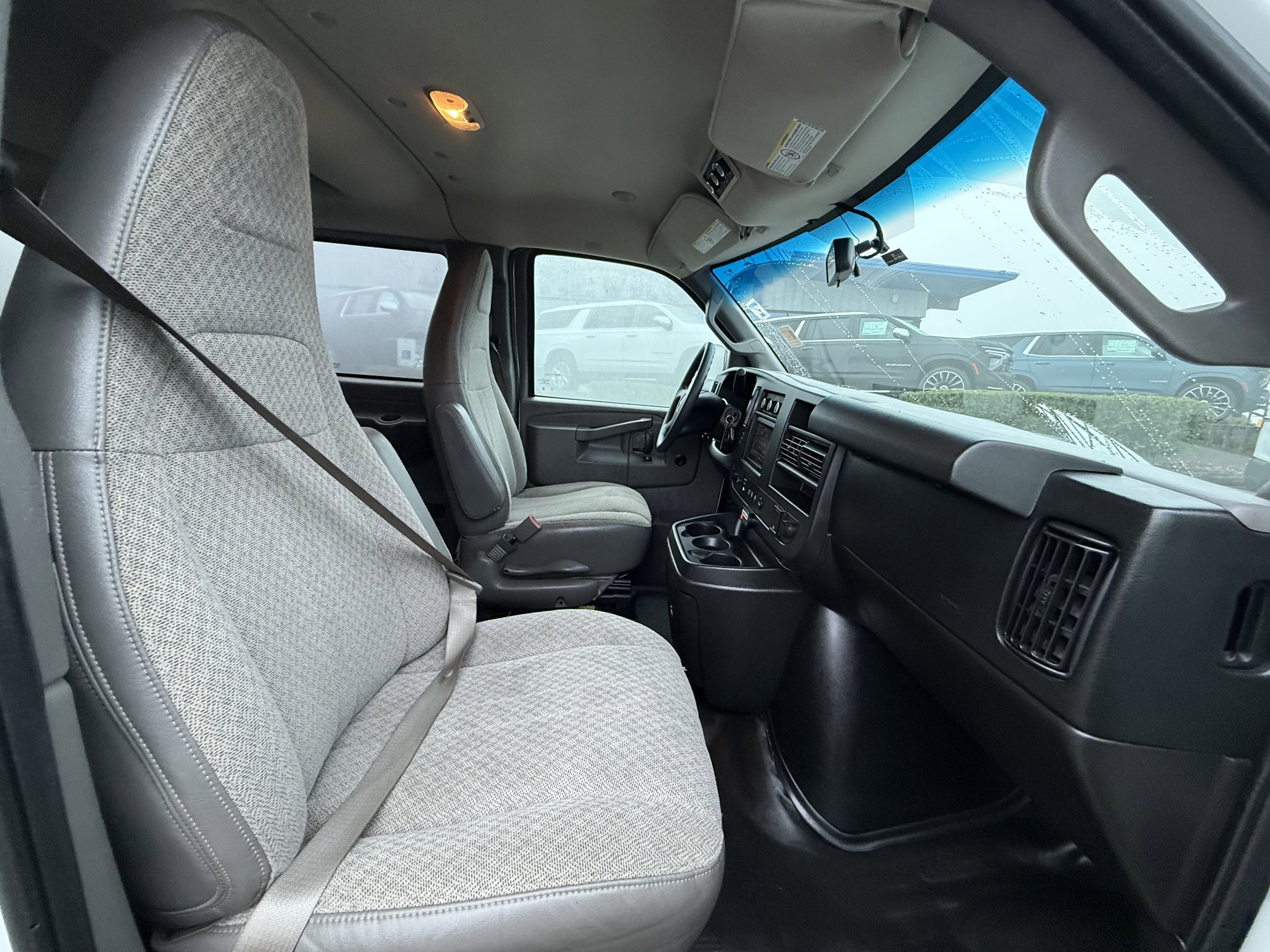 2018 GMC Savana Passenger 3500 LT
