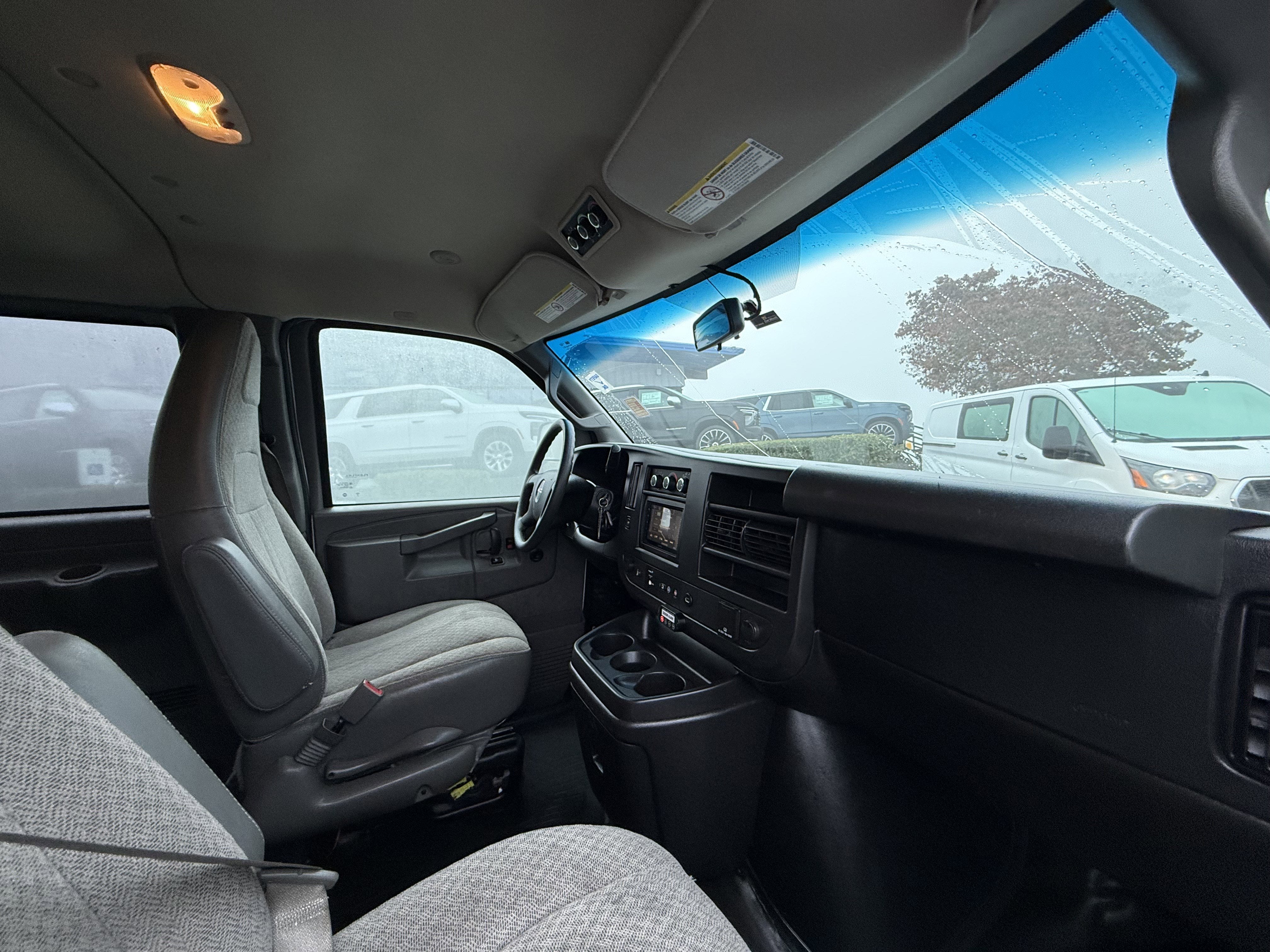 2018 GMC Savana Passenger 3500 LT