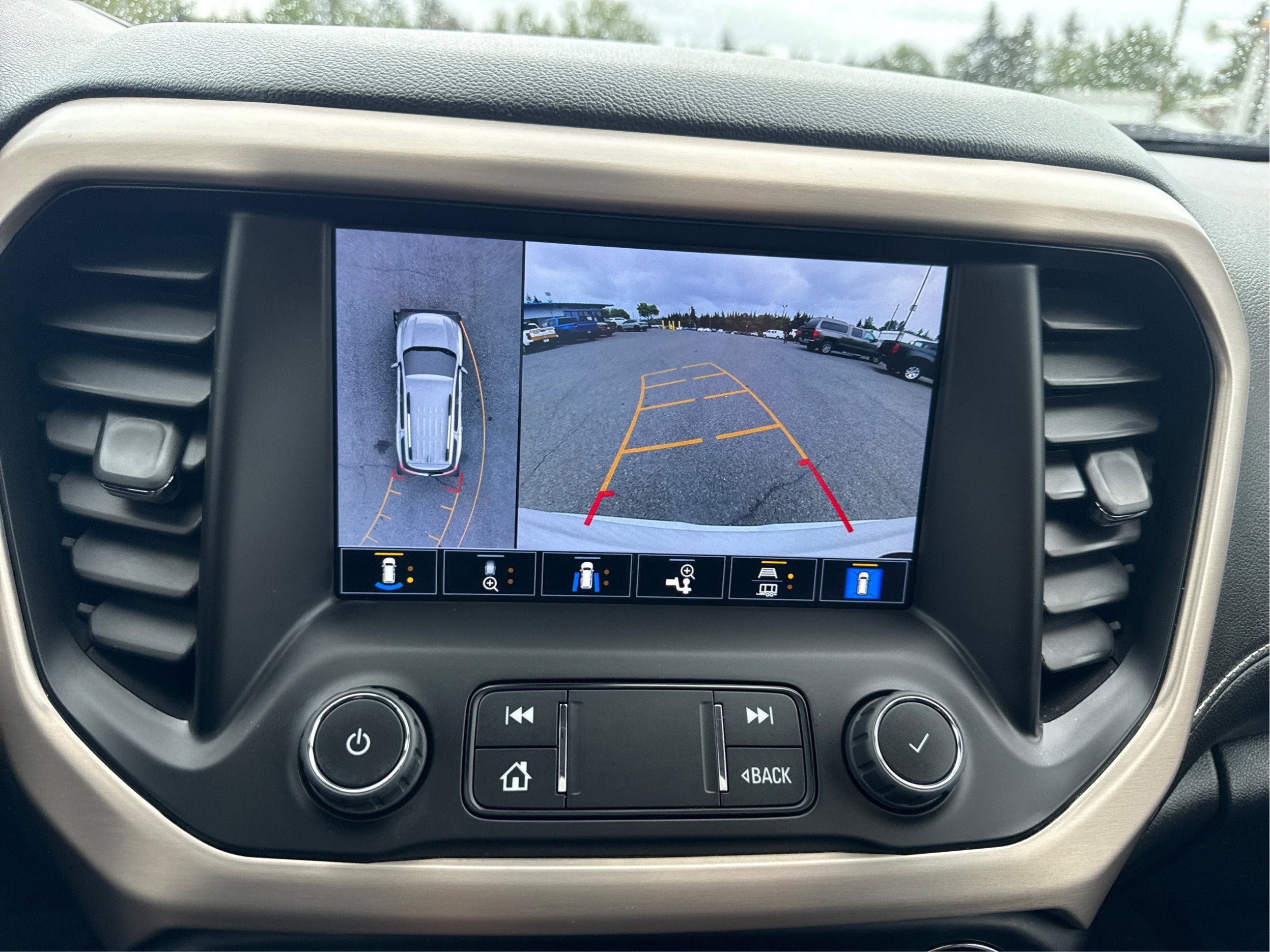 2023 GMC Acadia Denali