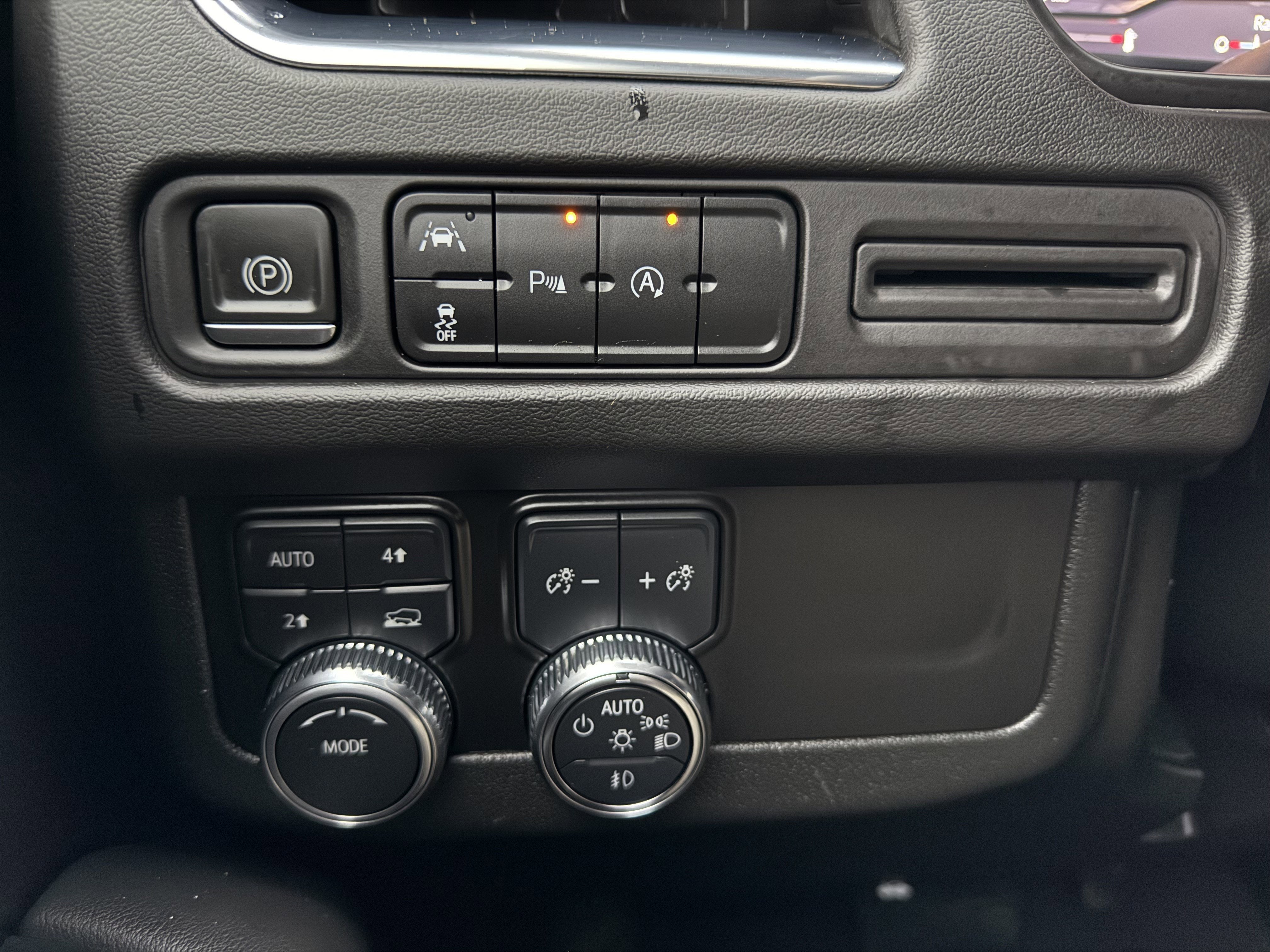 2023 GMC Yukon XL SLE