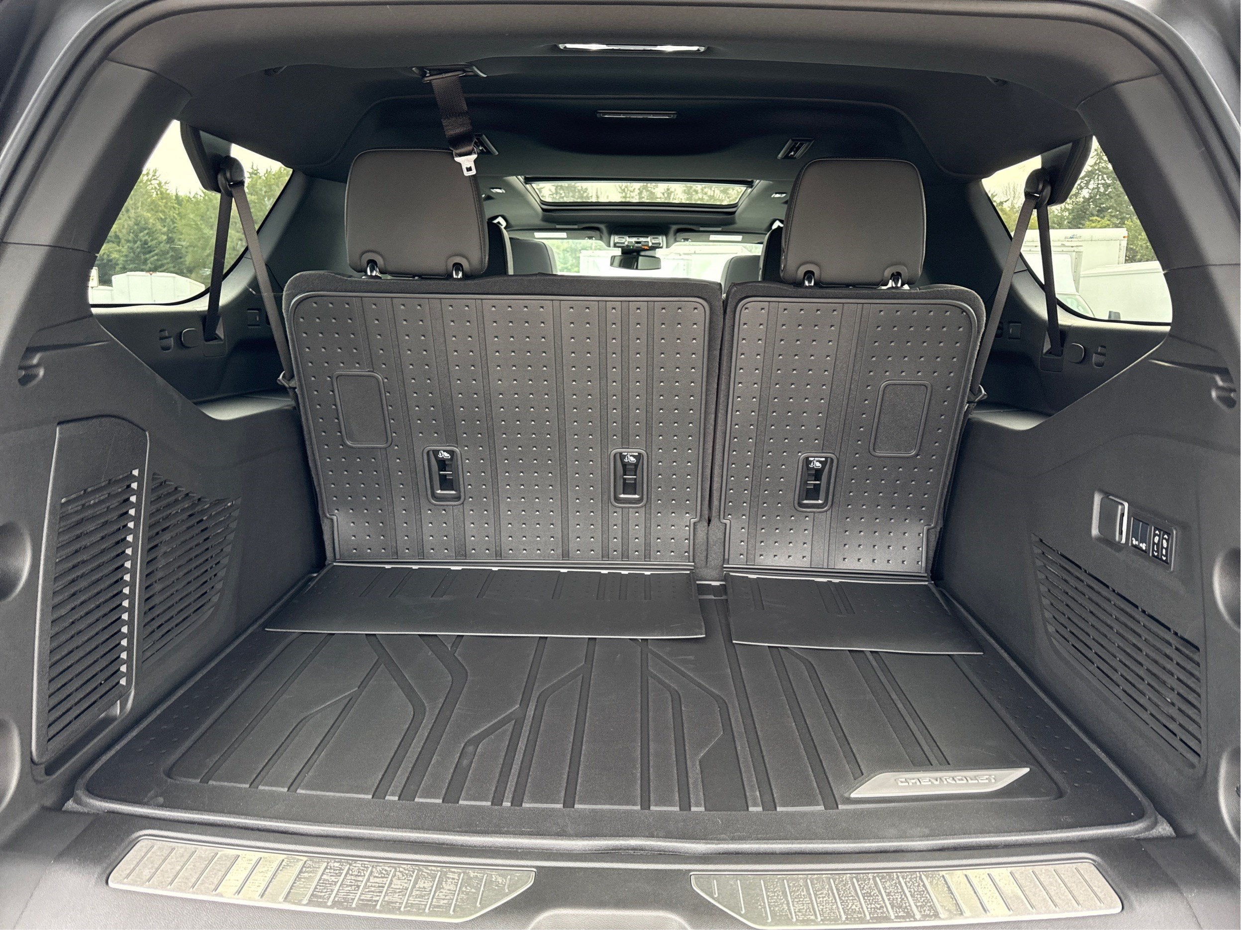 2026 Chevrolet Suburban Z71 - Photo 11