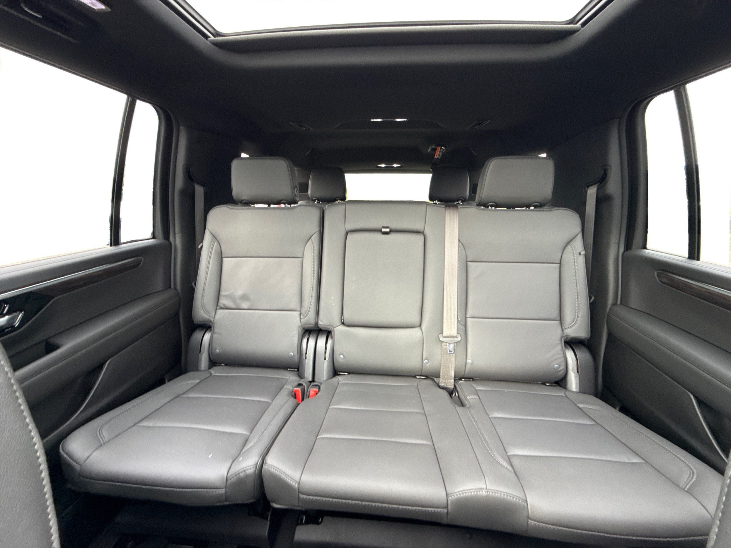 2026 Chevrolet Suburban Z71 - Photo 13